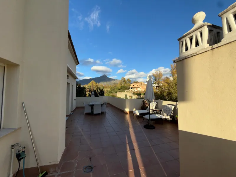 Apartment - Penthouse Duplex в продаже в Marbella, Málaga. В доме 4 спален и 3 ванных комнат. Площадь дома 188 м²
