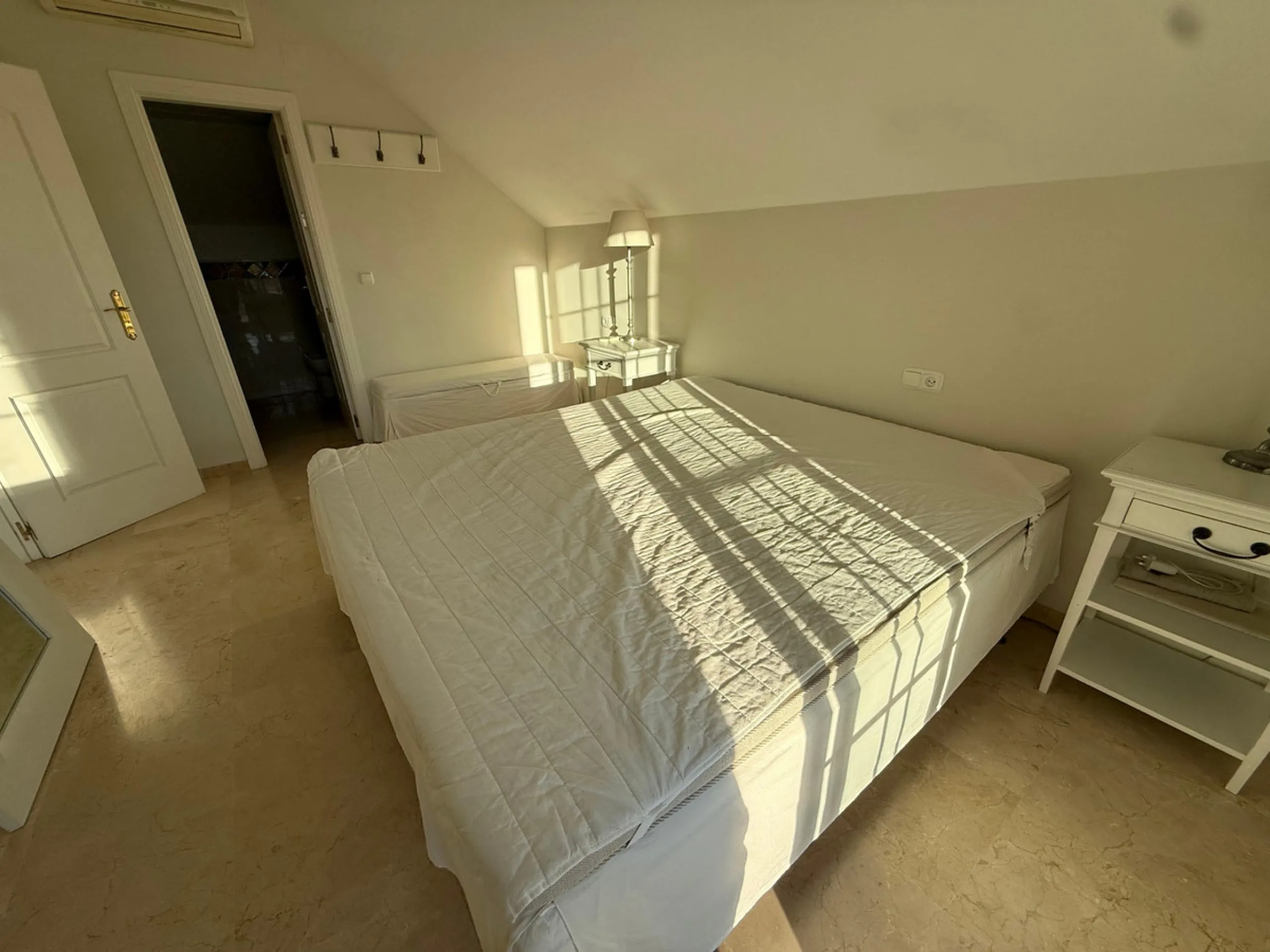 Apartment - Penthouse Duplex в продаже в Marbella, Málaga. В доме 4 спален и 3 ванных комнат. Площадь дома 188 м²