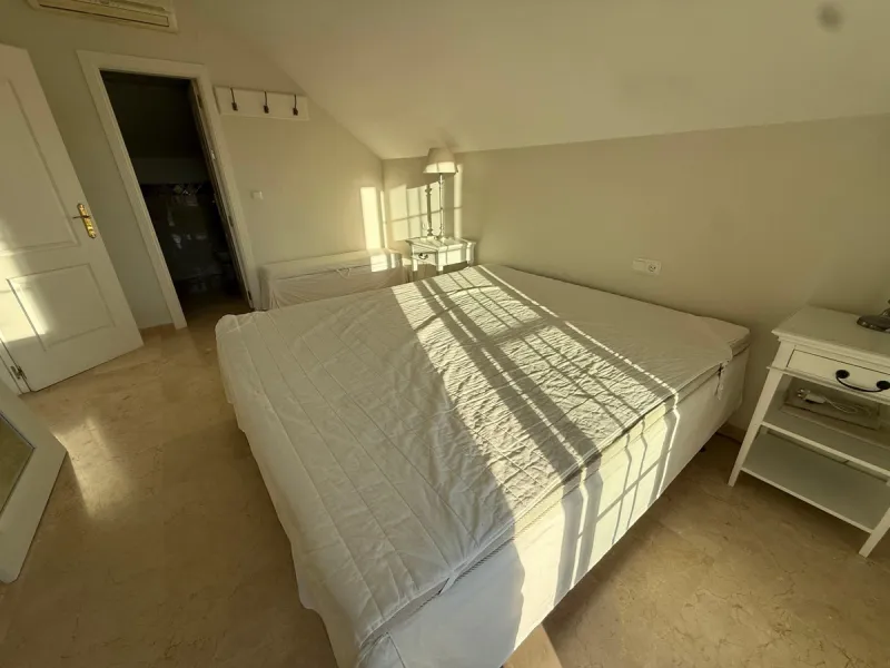 Apartment - Penthouse Duplex в продаже в Marbella, Málaga. В доме 4 спален и 3 ванных комнат. Площадь дома 188 м²