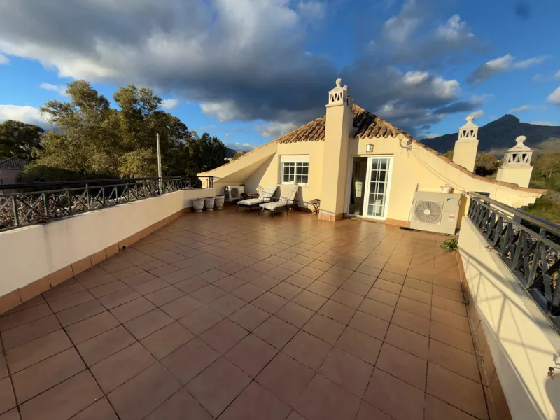 Apartment - Penthouse Duplex в продаже в Marbella, Málaga. В доме 4 спален и 3 ванных комнат. Площадь дома 188 м²