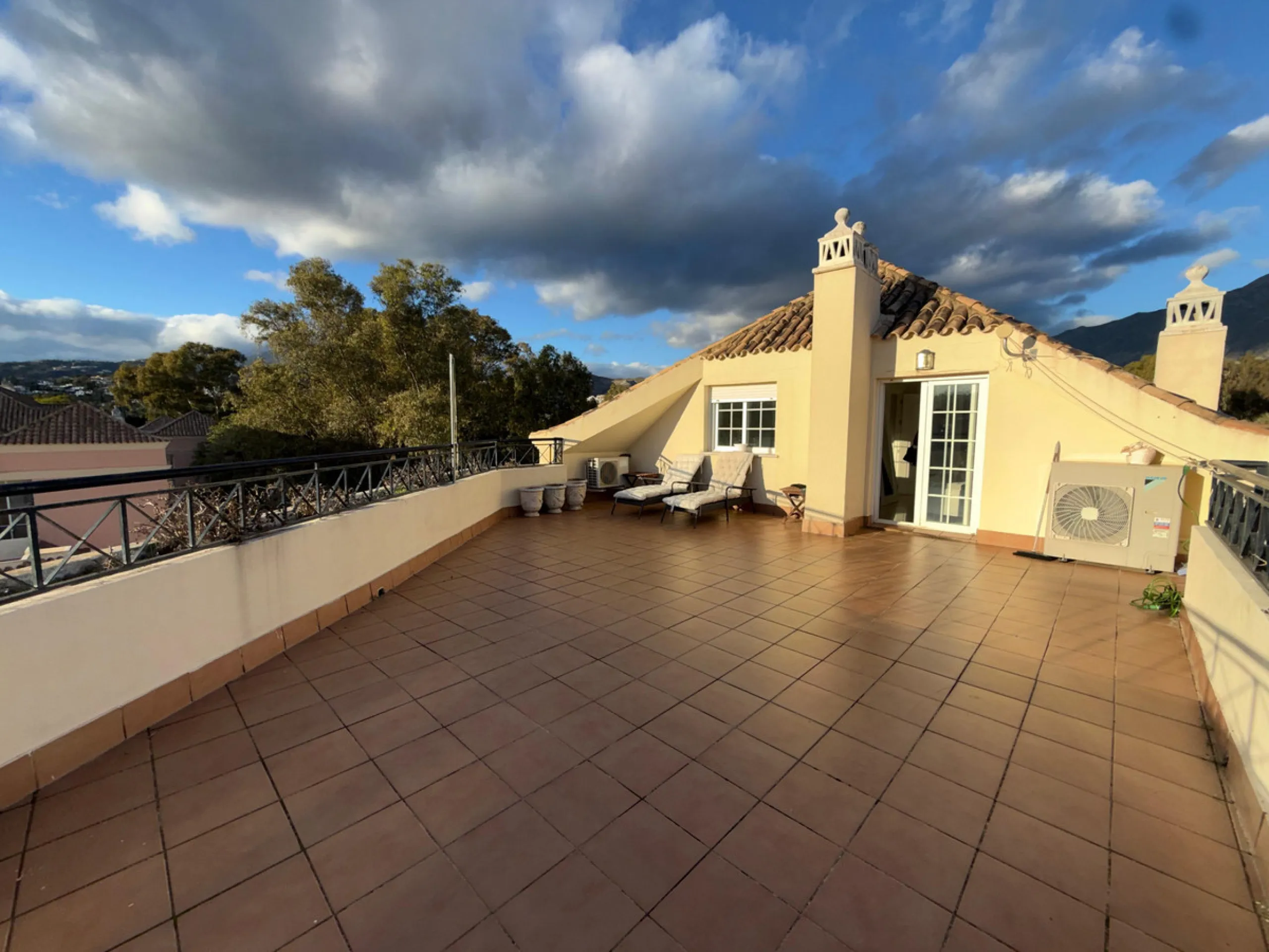 Apartment - Penthouse Duplex в продаже в Marbella, Málaga. В доме 4 спален и 3 ванных комнат. Площадь дома 188 м²