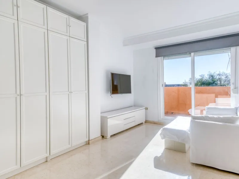 Sea View Apartment in Elviria | Los Lagos de Santa María Golf, Marbella East