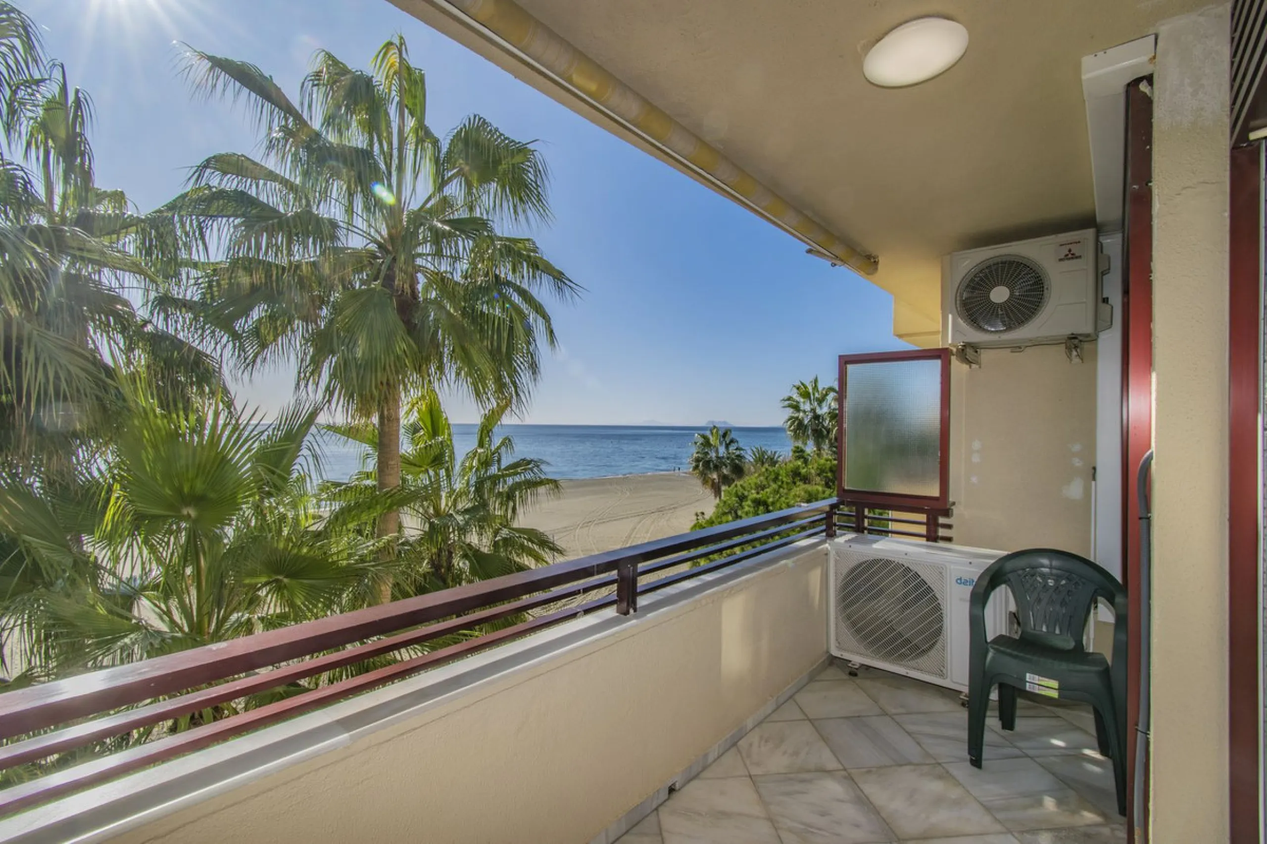 BEACHFRONT APARTMENT WITH UNOBSTRUCTED SEA VIEWS