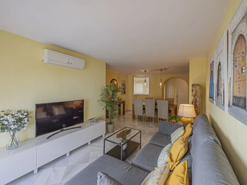 BEACHFRONT APARTMENT WITH UNOBSTRUCTED SEA VIEWS