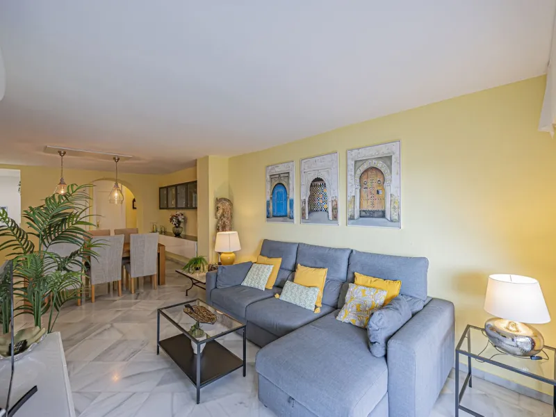 BEACHFRONT APARTMENT WITH UNOBSTRUCTED SEA VIEWS
