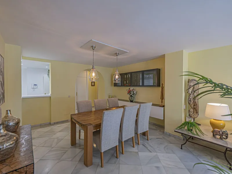 BEACHFRONT APARTMENT WITH UNOBSTRUCTED SEA VIEWS