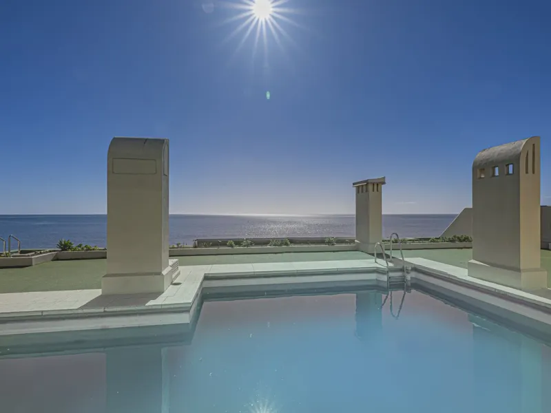 BEACHFRONT APARTMENT WITH UNOBSTRUCTED SEA VIEWS