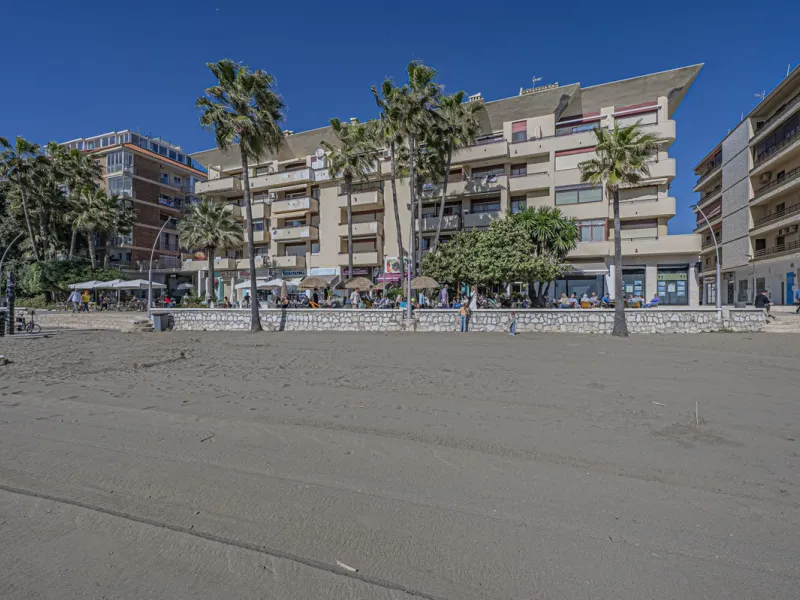 BEACHFRONT APARTMENT WITH UNOBSTRUCTED SEA VIEWS
