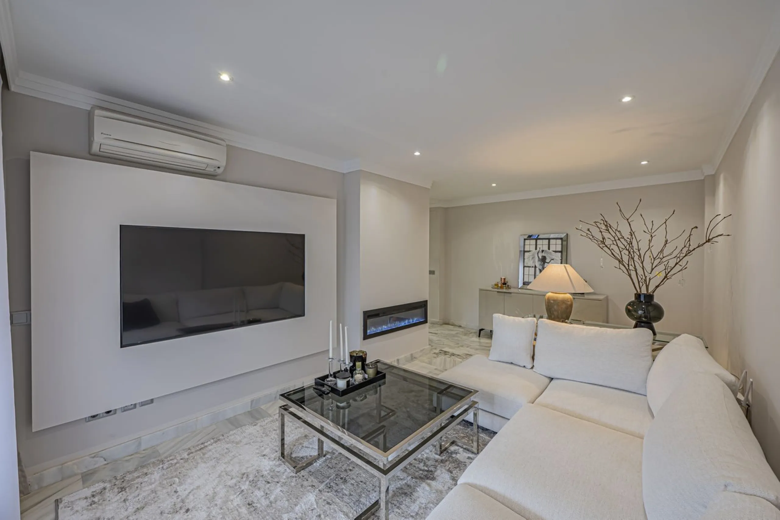 ELEGANT PROPERTY IN A GATED COMMUNITY WITH ALL AMENITIES