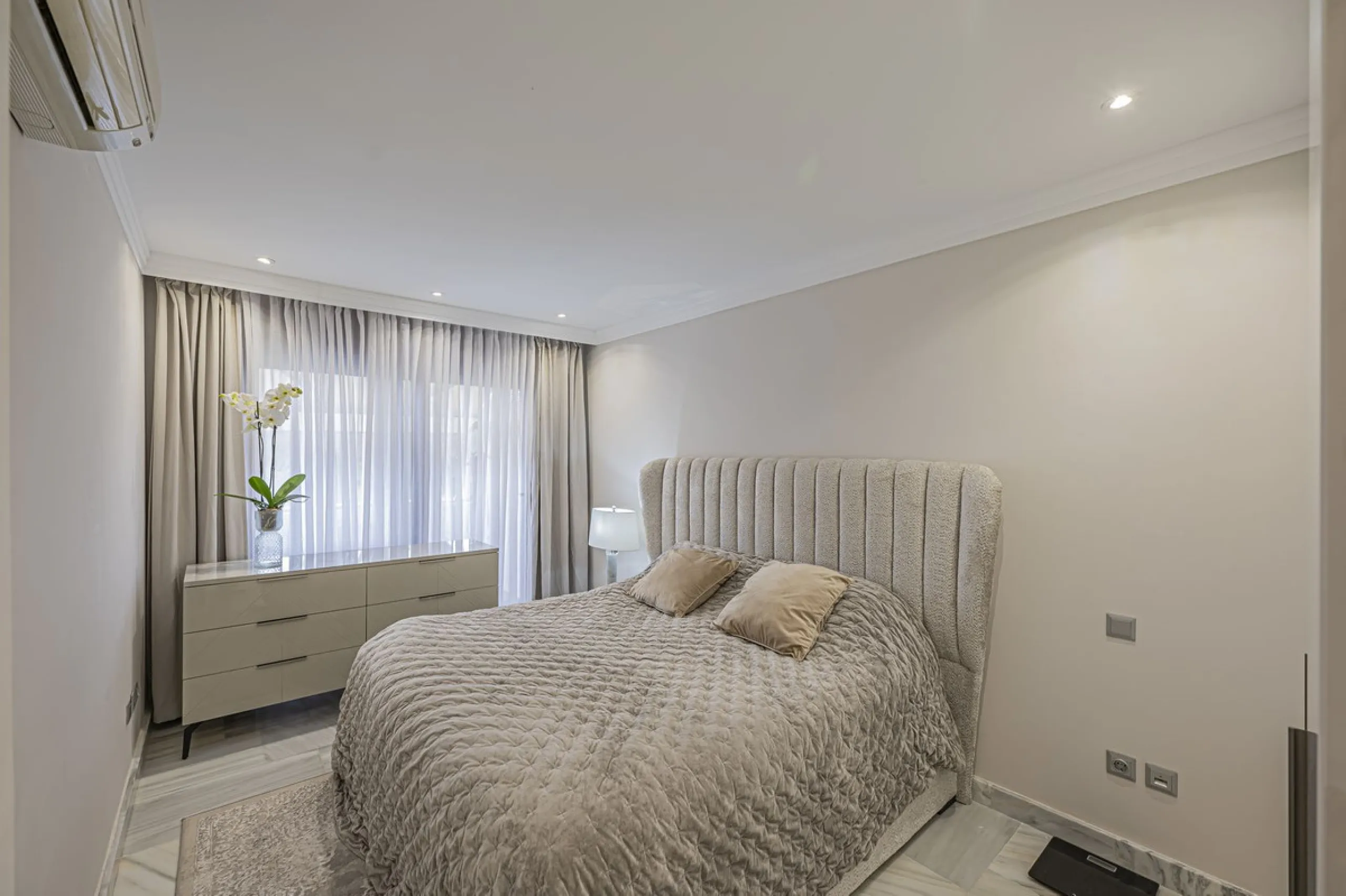 ELEGANT PROPERTY IN A GATED COMMUNITY WITH ALL AMENITIES