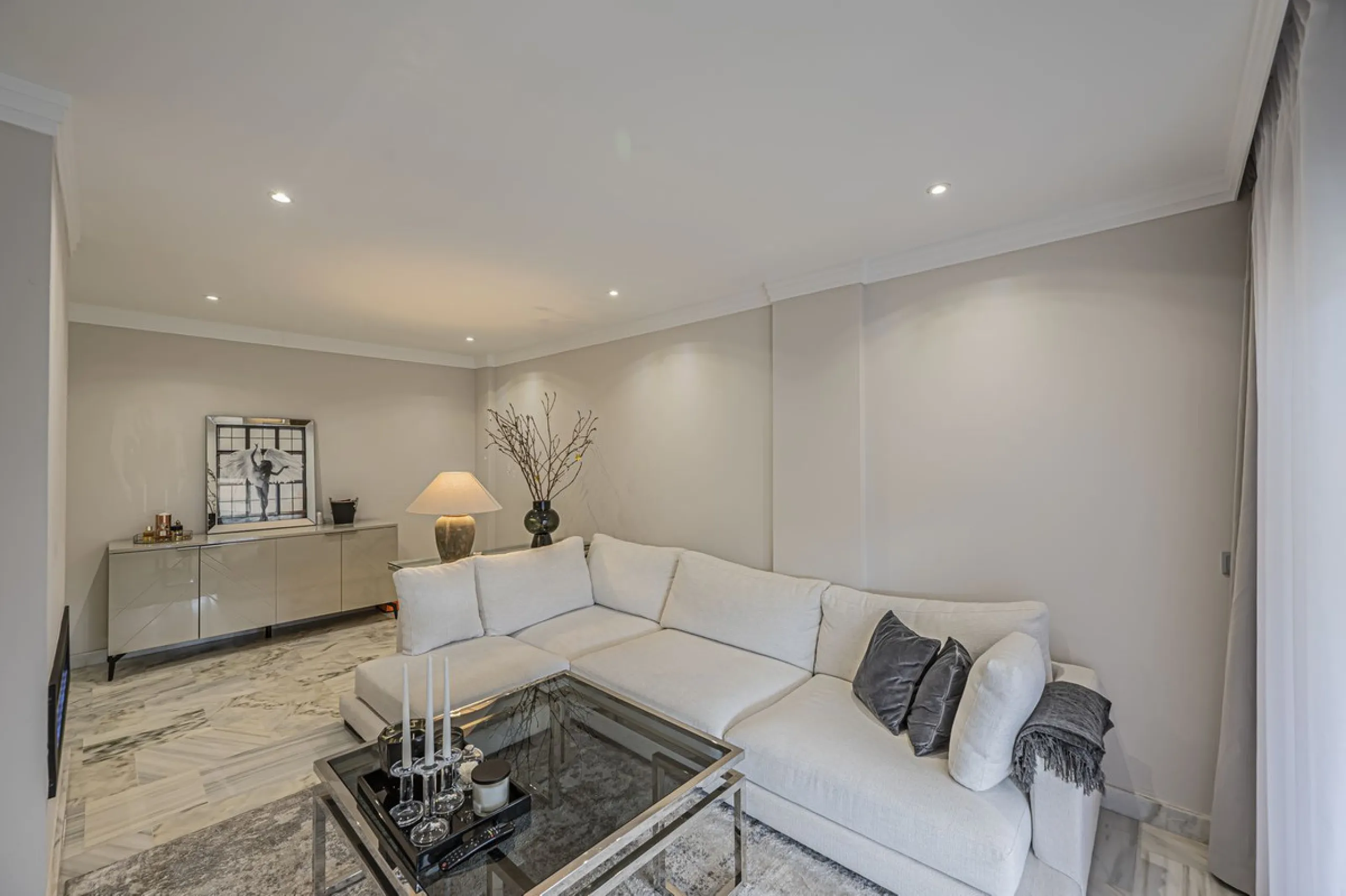ELEGANT PROPERTY IN A GATED COMMUNITY WITH ALL AMENITIES