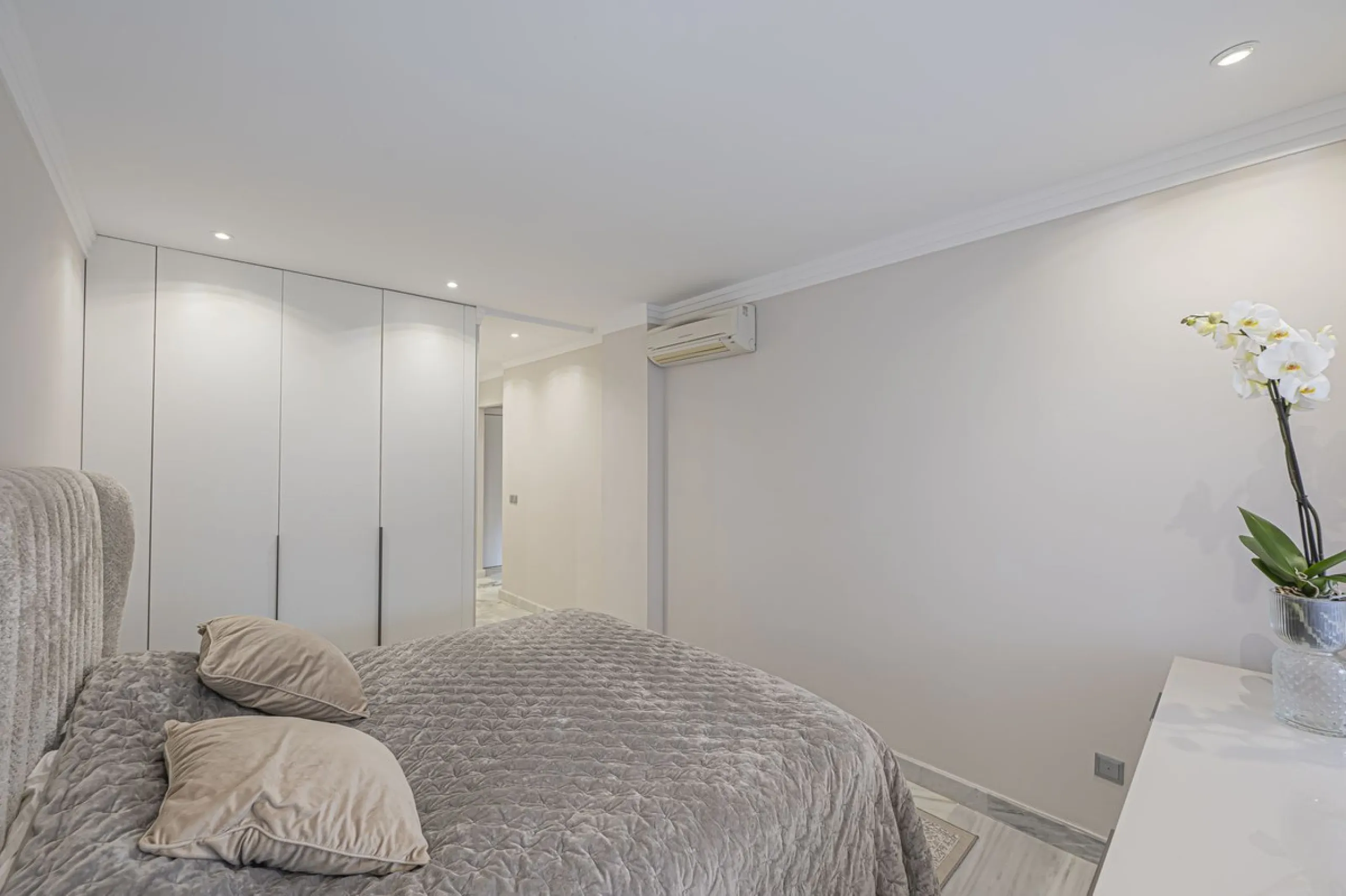 ELEGANT PROPERTY IN A GATED COMMUNITY WITH ALL AMENITIES