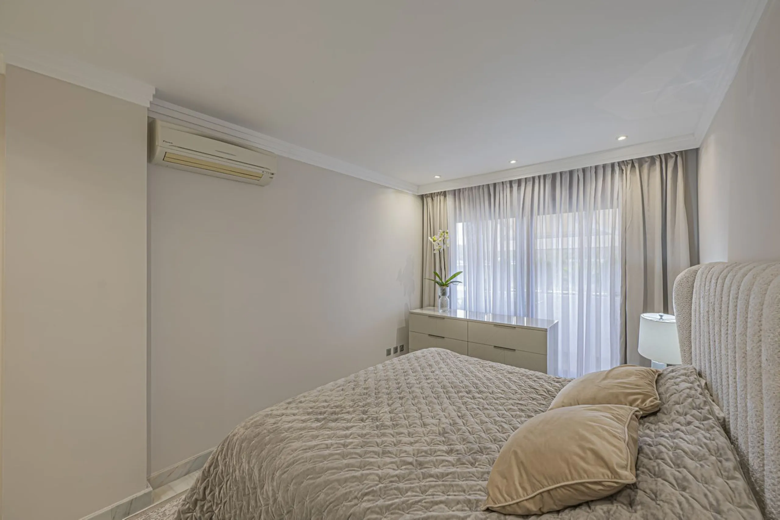 ELEGANT PROPERTY IN A GATED COMMUNITY WITH ALL AMENITIES