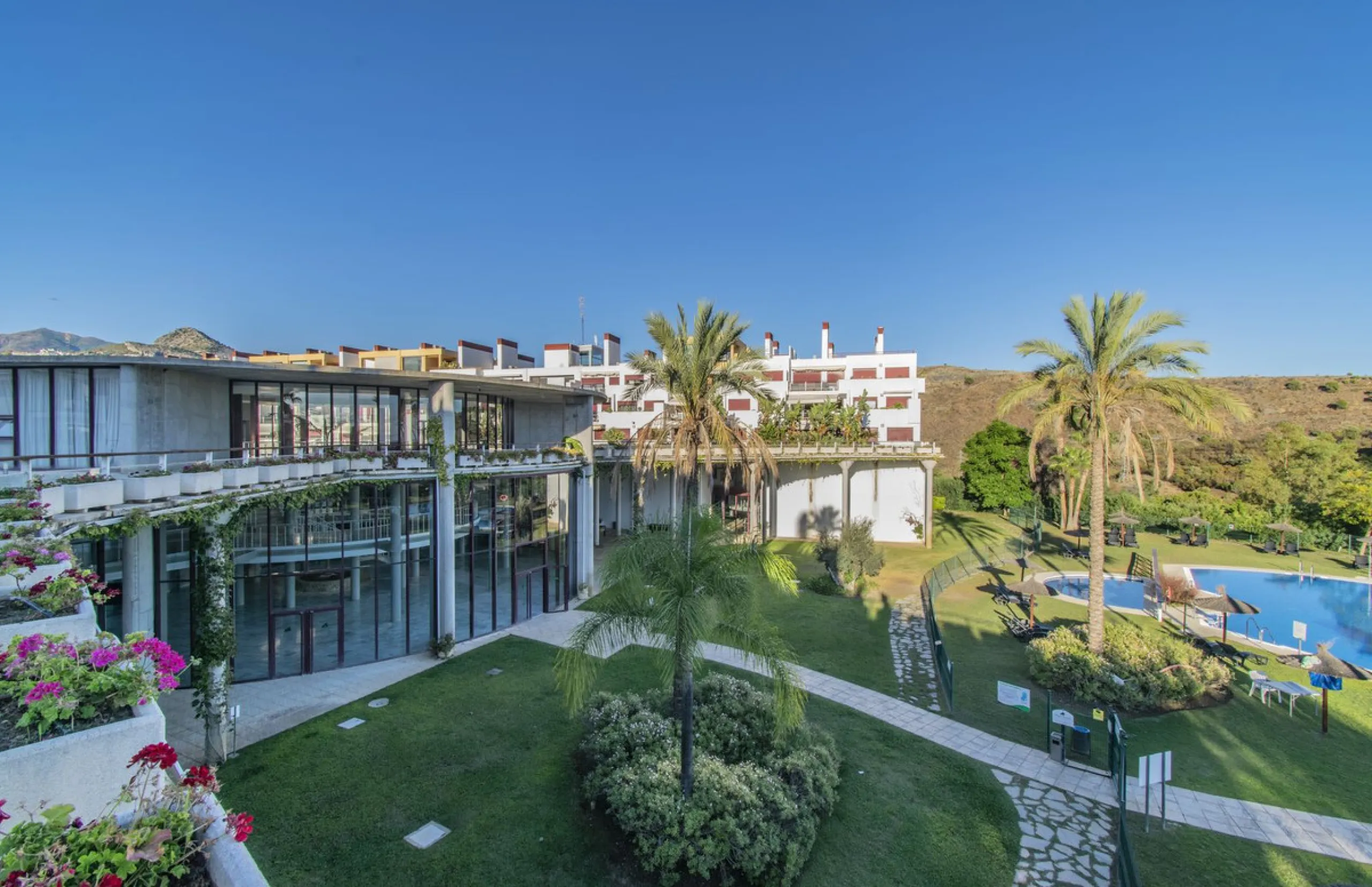 ELEGANT PROPERTY IN A GATED COMMUNITY WITH ALL AMENITIES