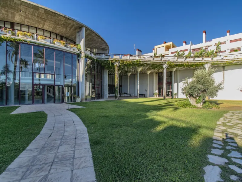 ELEGANT PROPERTY IN A GATED COMMUNITY WITH ALL AMENITIES