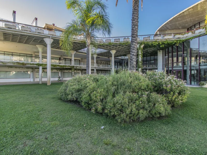 ELEGANT PROPERTY IN A GATED COMMUNITY WITH ALL AMENITIES