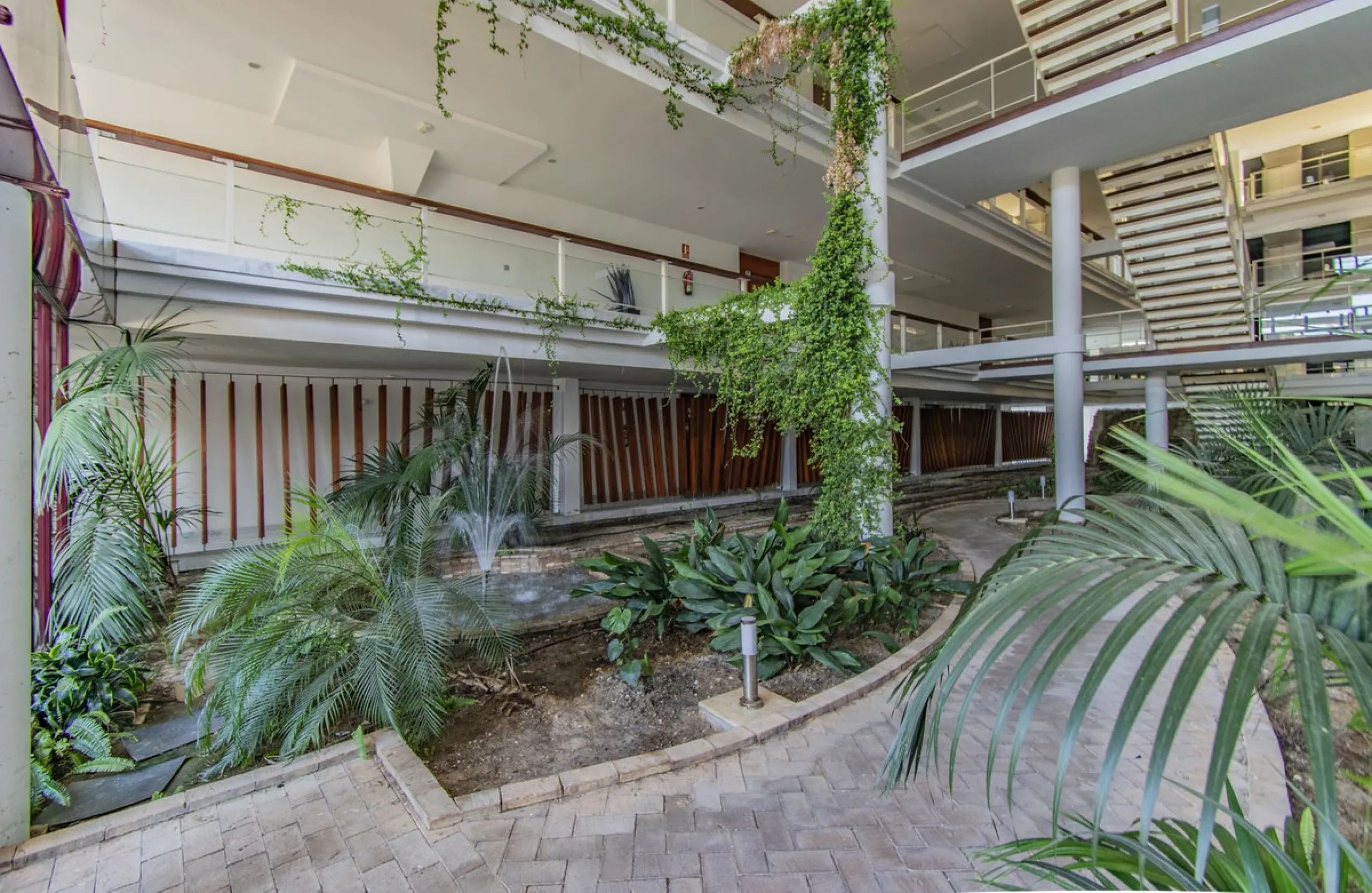 ELEGANT PROPERTY IN A GATED COMMUNITY WITH ALL AMENITIES