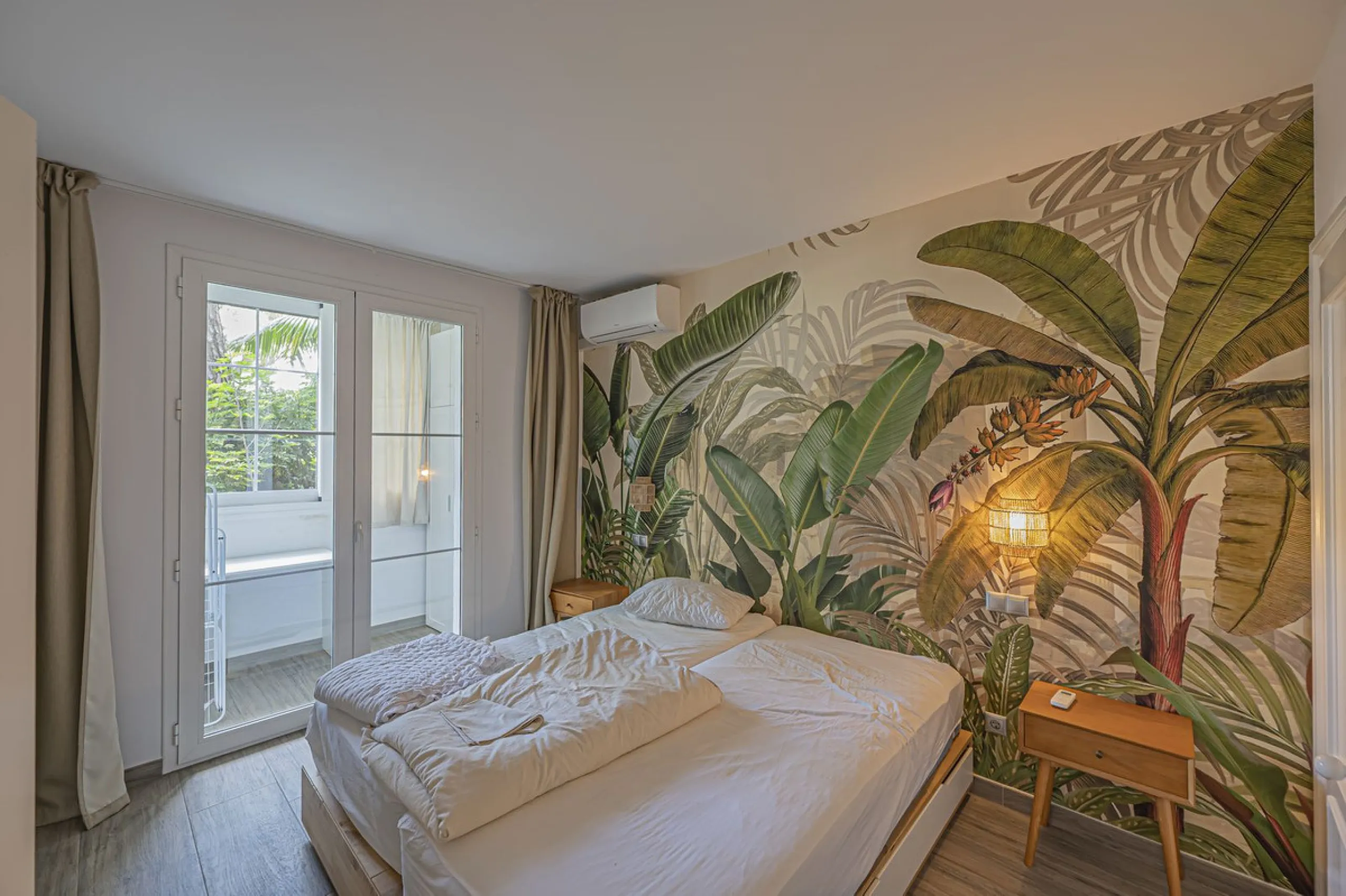 ELEGANT BEACHFRONT PROPERTY