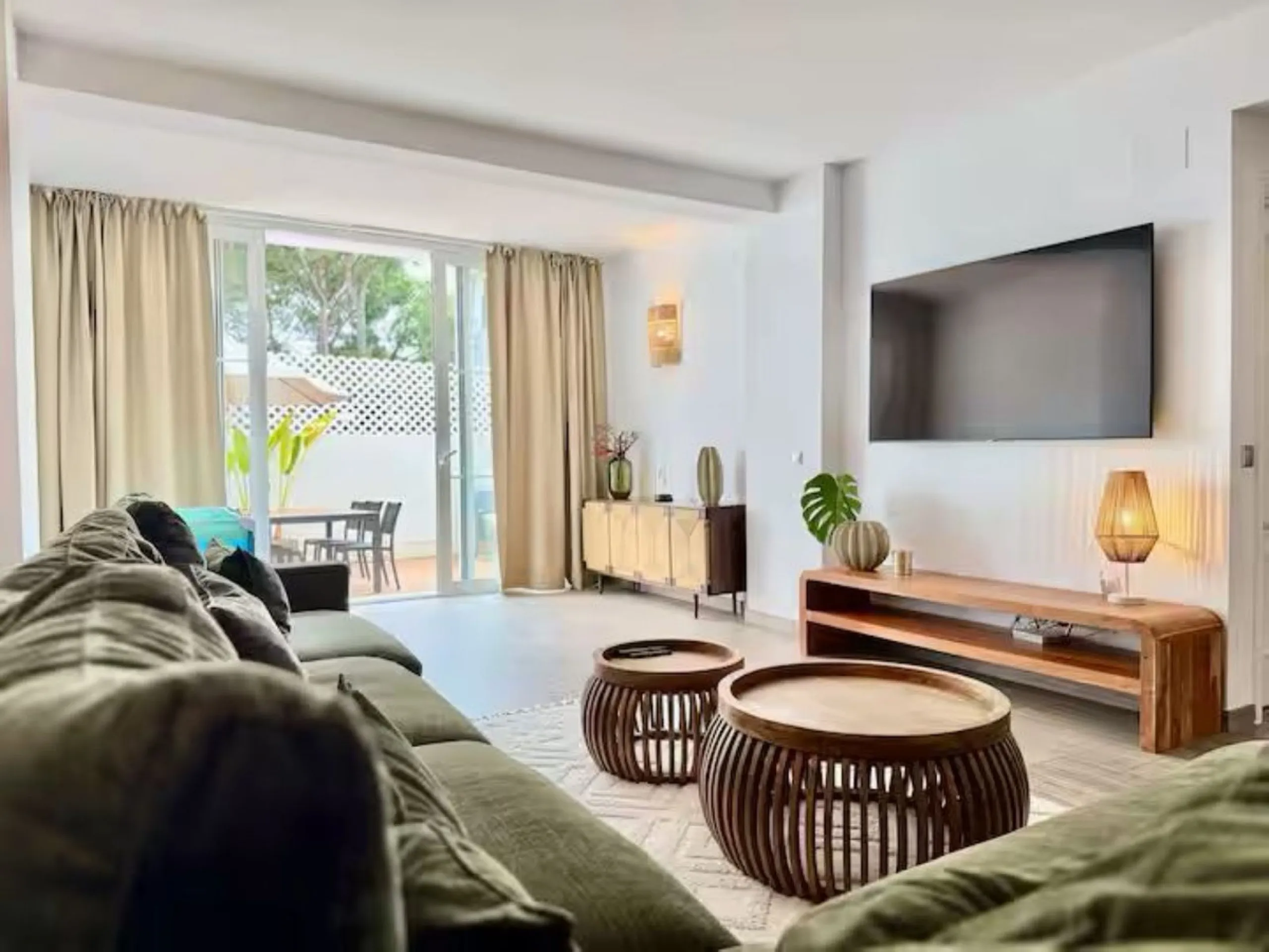 ELEGANT BEACHFRONT PROPERTY