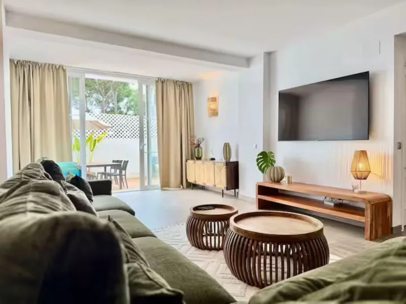 ELEGANT BEACHFRONT PROPERTY