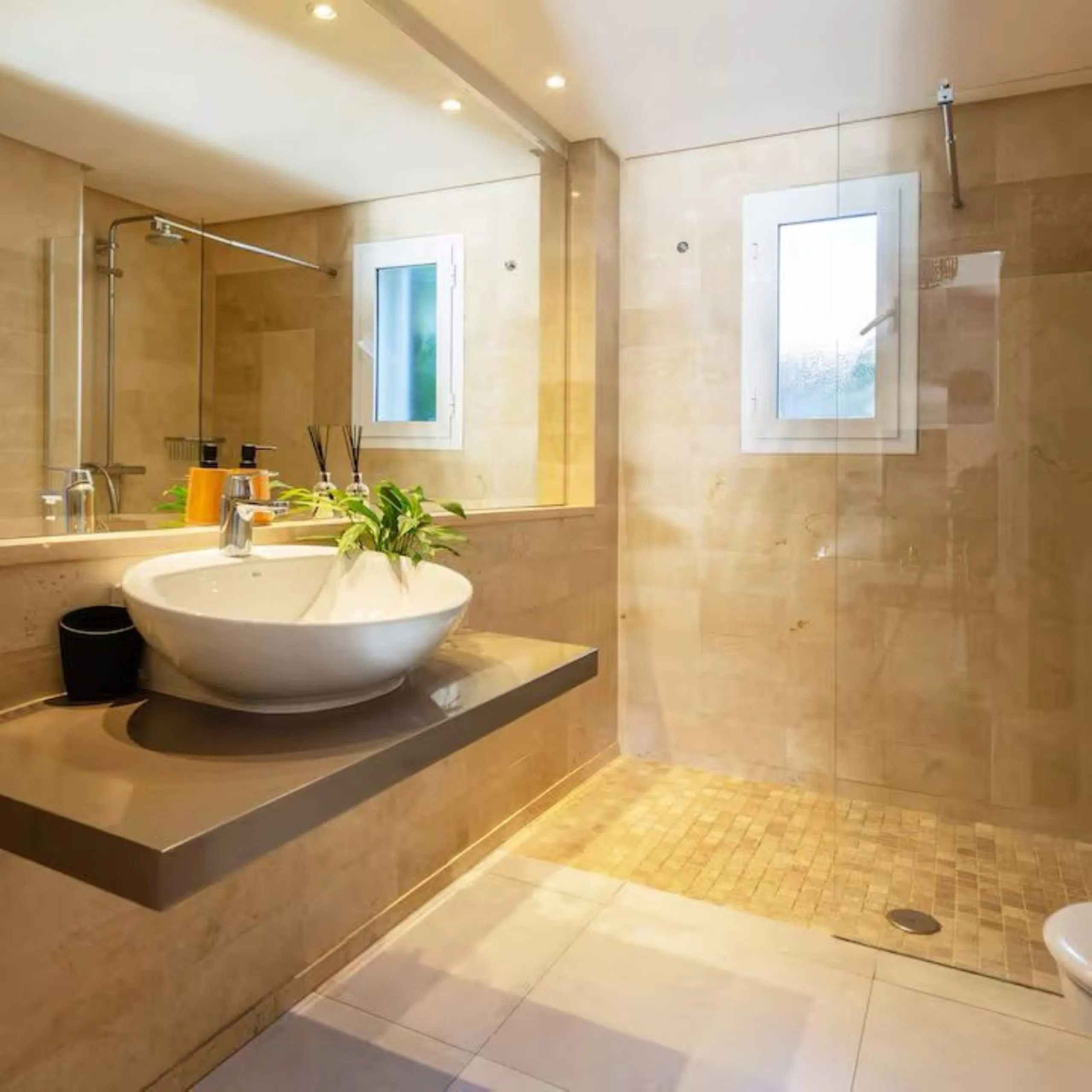ELEGANT BEACHFRONT PROPERTY