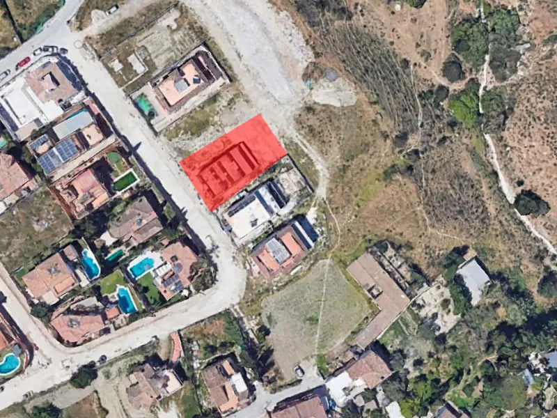 Urban plot with project and structure started – Urbanización Don Silverio, Mijas Costa