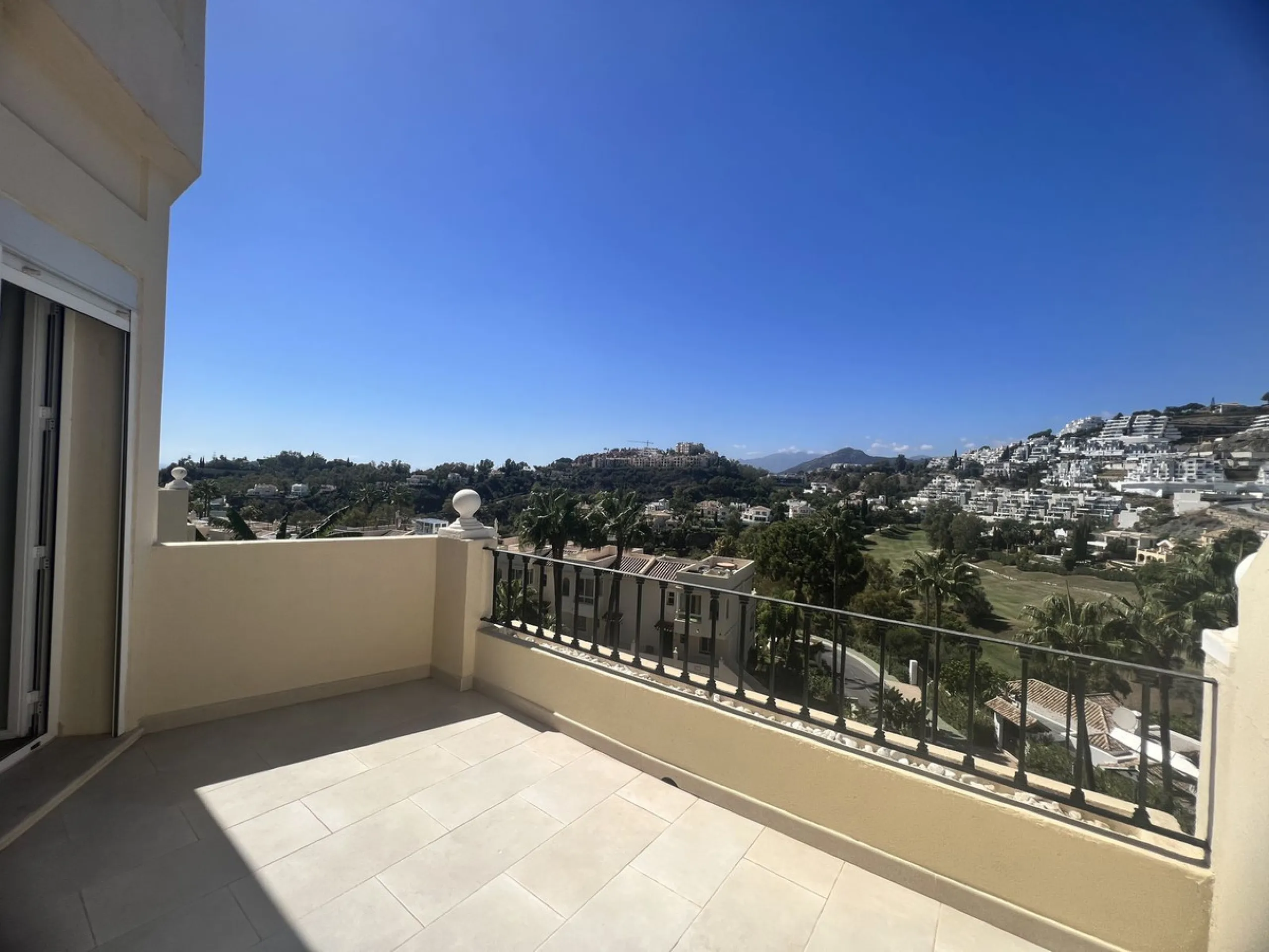 Beautiful penthouse duplex with impressive views in La Quinta!