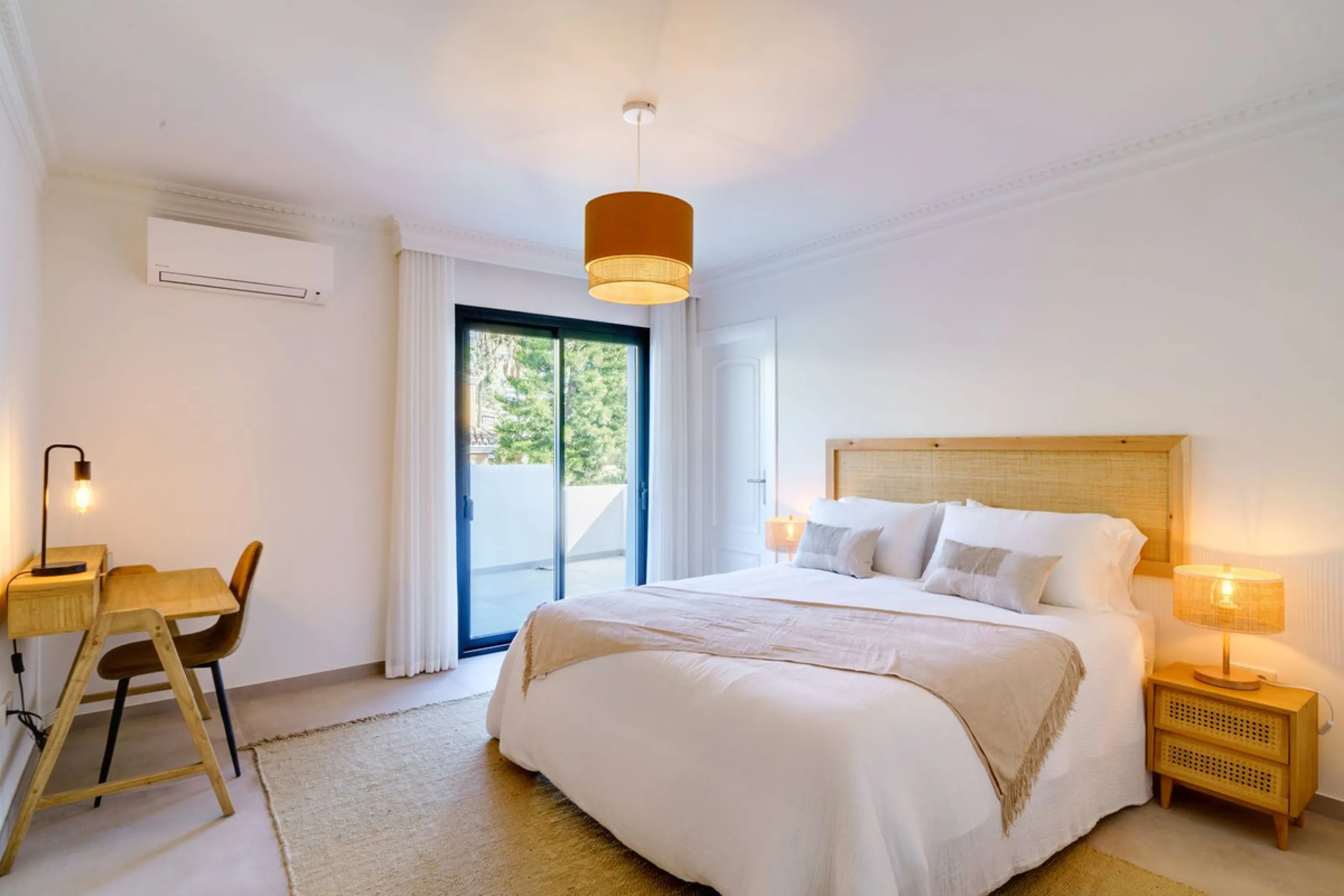 House - Detached Villa в продаже в Marbella, Málaga. В доме 6 спален и 5 ванных комнат. Площадь дома 510 м². Площадь участка 1436 м²