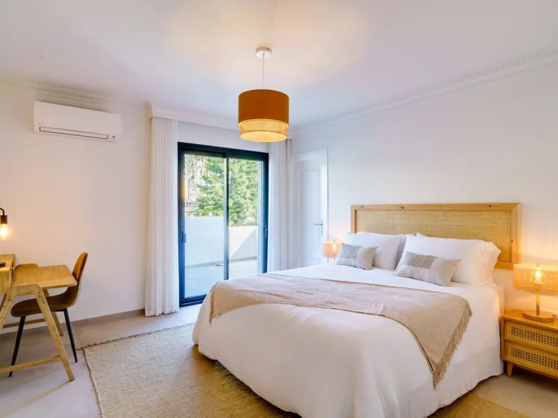House - Detached Villa в продаже в Marbella, Málaga. В доме 6 спален и 5 ванных комнат. Площадь дома 510 м². Площадь участка 1436 м²