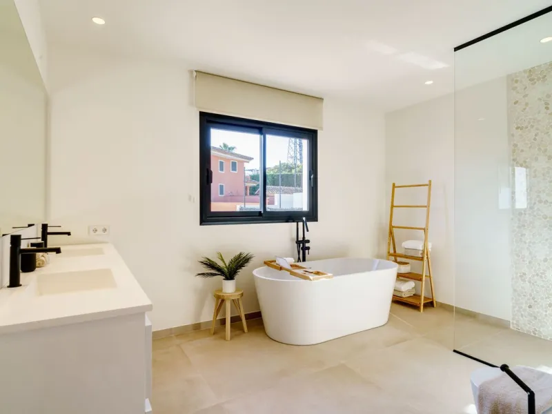 House - Detached Villa в продаже в Marbella, Málaga. В доме 6 спален и 5 ванных комнат. Площадь дома 510 м². Площадь участка 1436 м²