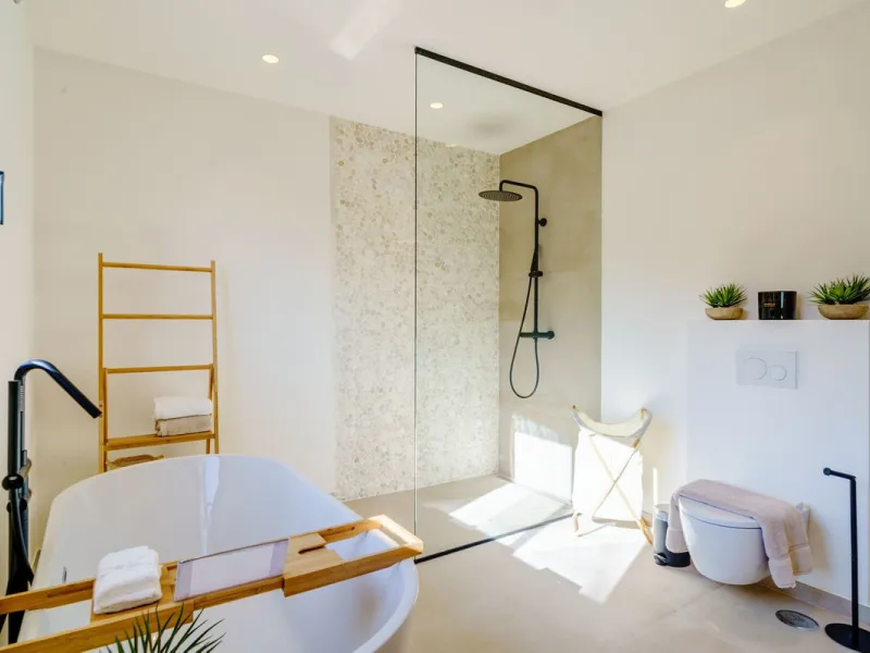 House - Detached Villa в продаже в Marbella, Málaga. В доме 6 спален и 5 ванных комнат. Площадь дома 510 м². Площадь участка 1436 м²