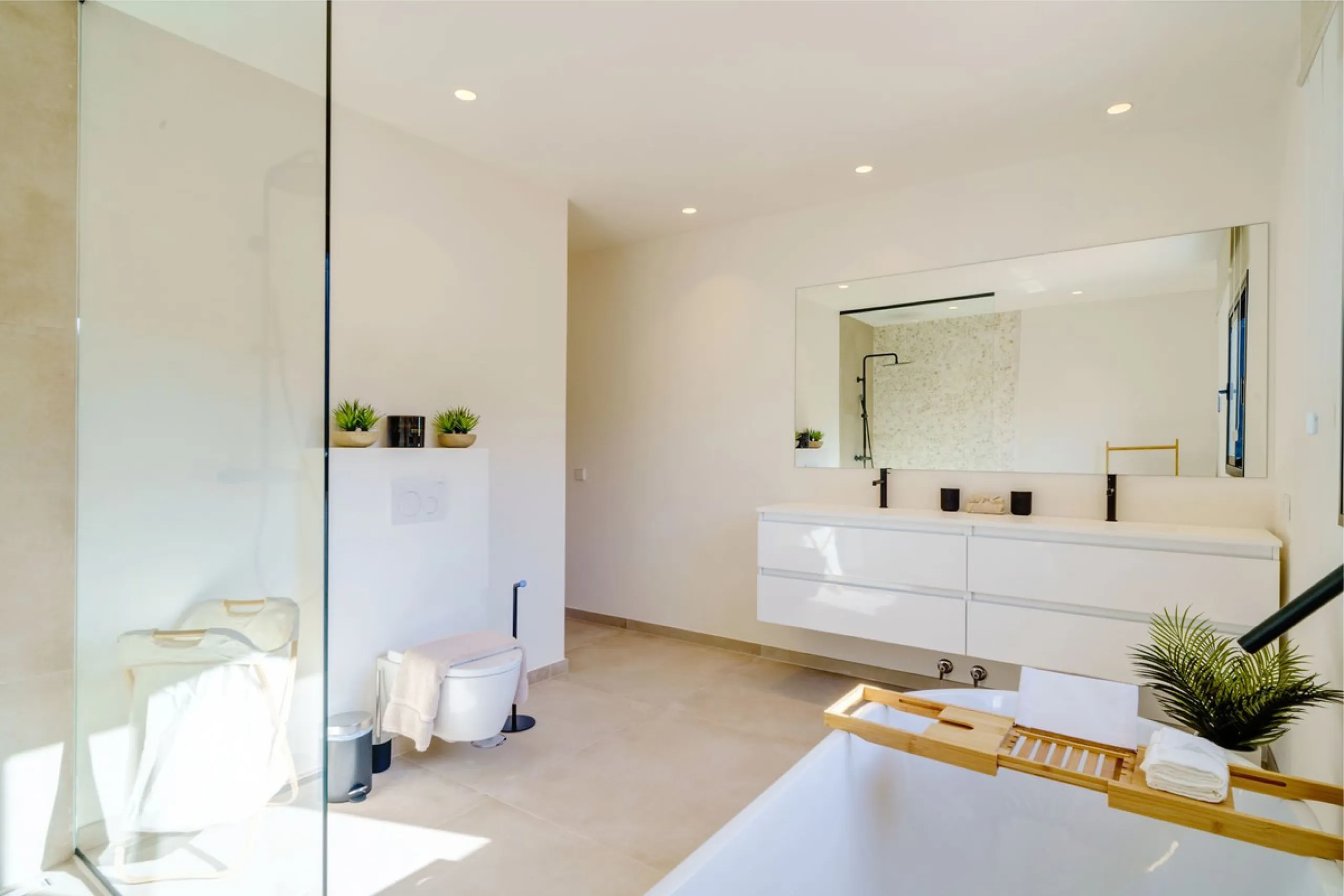 House - Detached Villa в продаже в Marbella, Málaga. В доме 6 спален и 5 ванных комнат. Площадь дома 510 м². Площадь участка 1436 м²