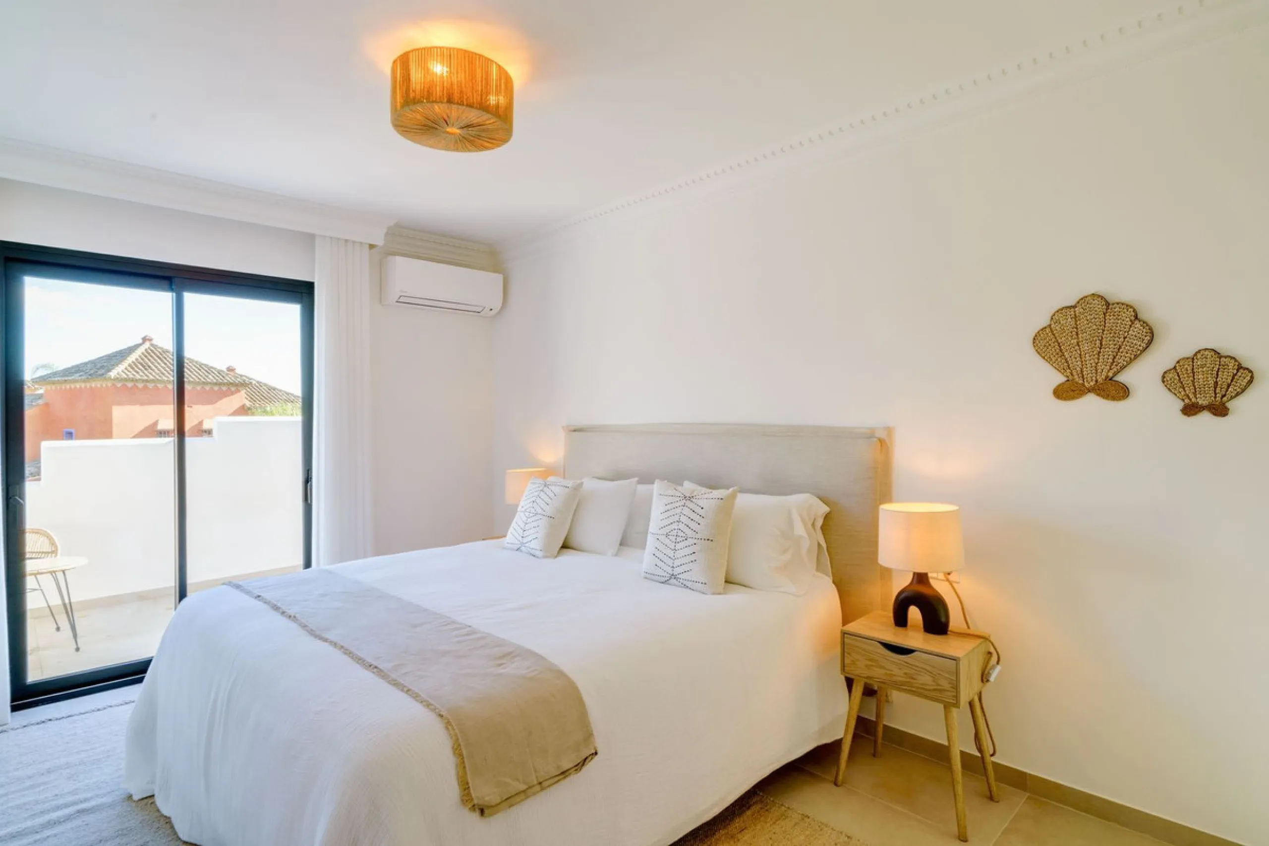 House - Detached Villa в продаже в Marbella, Málaga. В доме 6 спален и 5 ванных комнат. Площадь дома 510 м². Площадь участка 1436 м²