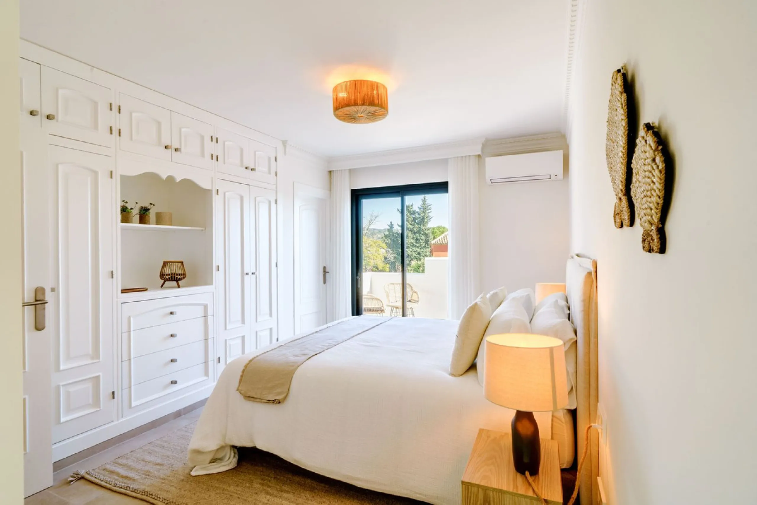 House - Detached Villa в продаже в Marbella, Málaga. В доме 6 спален и 5 ванных комнат. Площадь дома 510 м². Площадь участка 1436 м²