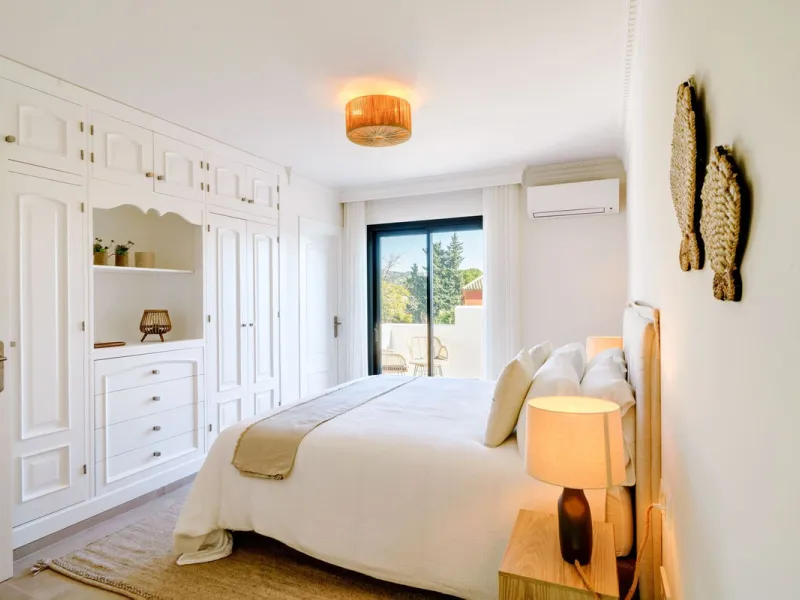 House - Detached Villa в продаже в Marbella, Málaga. В доме 6 спален и 5 ванных комнат. Площадь дома 510 м². Площадь участка 1436 м²