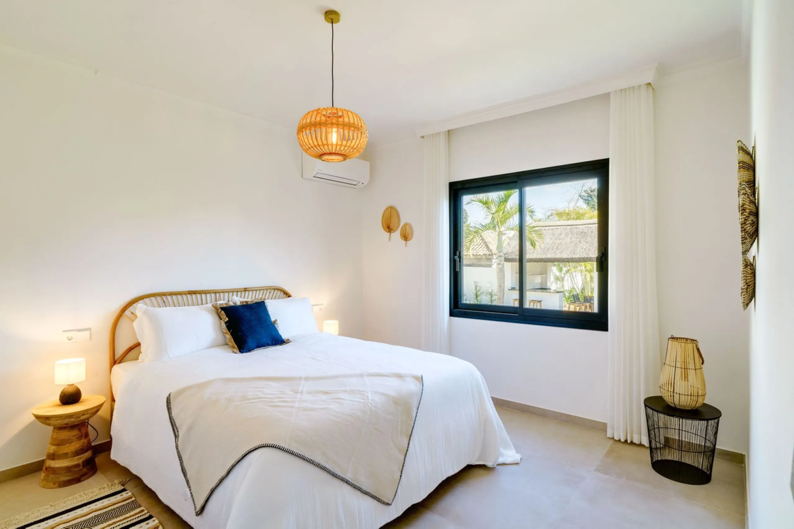 House - Detached Villa в продаже в Marbella, Málaga. В доме 6 спален и 5 ванных комнат. Площадь дома 510 м². Площадь участка 1436 м²
