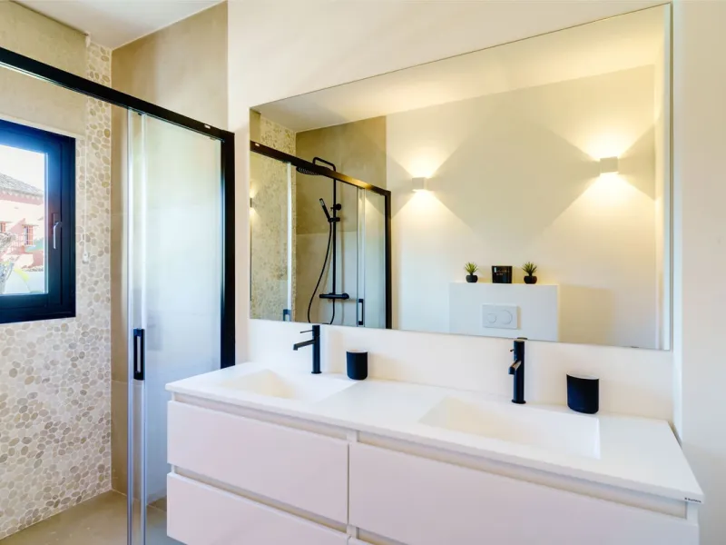 House - Detached Villa в продаже в Marbella, Málaga. В доме 6 спален и 5 ванных комнат. Площадь дома 510 м². Площадь участка 1436 м²