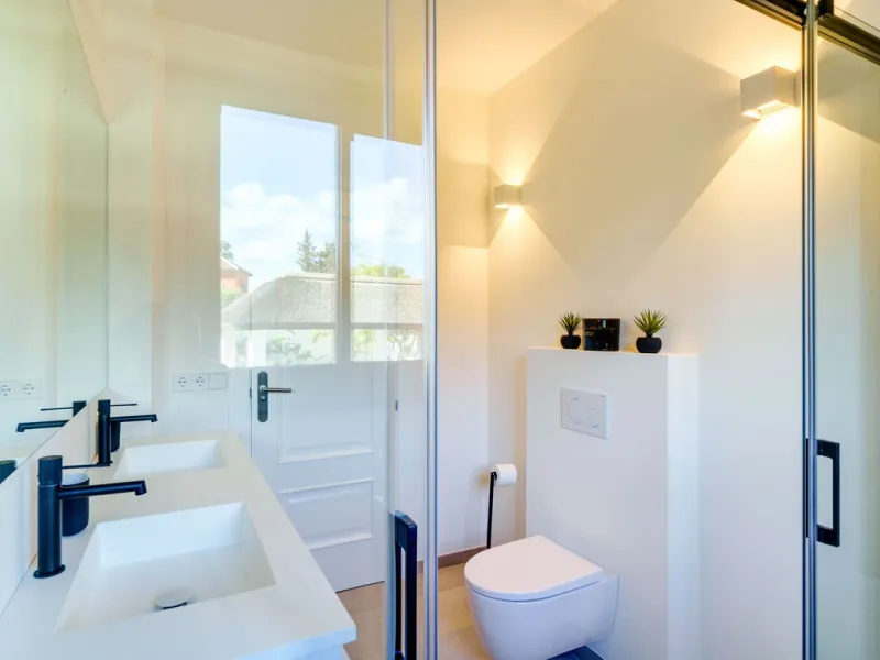 House - Detached Villa в продаже в Marbella, Málaga. В доме 6 спален и 5 ванных комнат. Площадь дома 510 м². Площадь участка 1436 м²