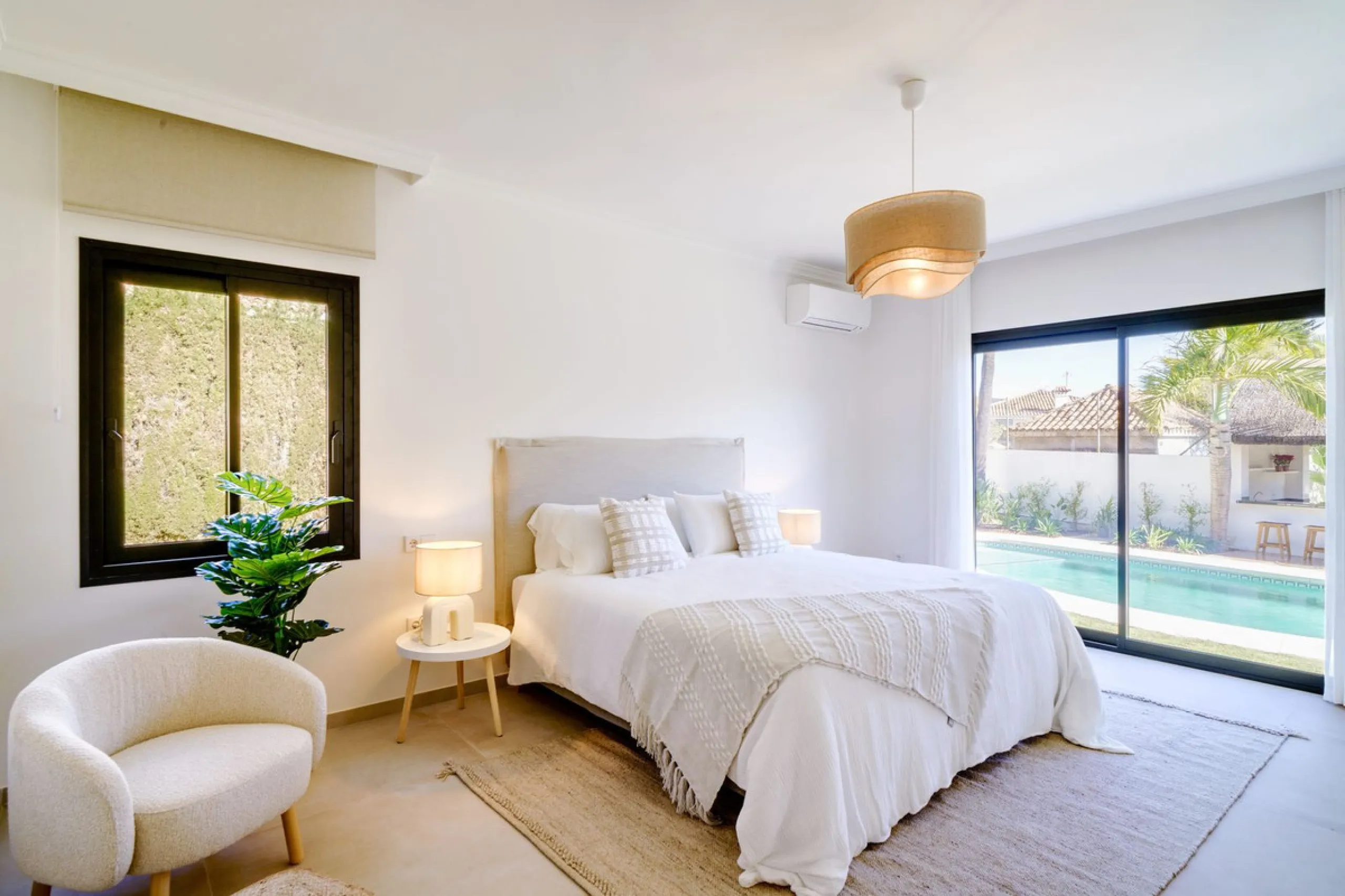 House - Detached Villa в продаже в Marbella, Málaga. В доме 6 спален и 5 ванных комнат. Площадь дома 510 м². Площадь участка 1436 м²