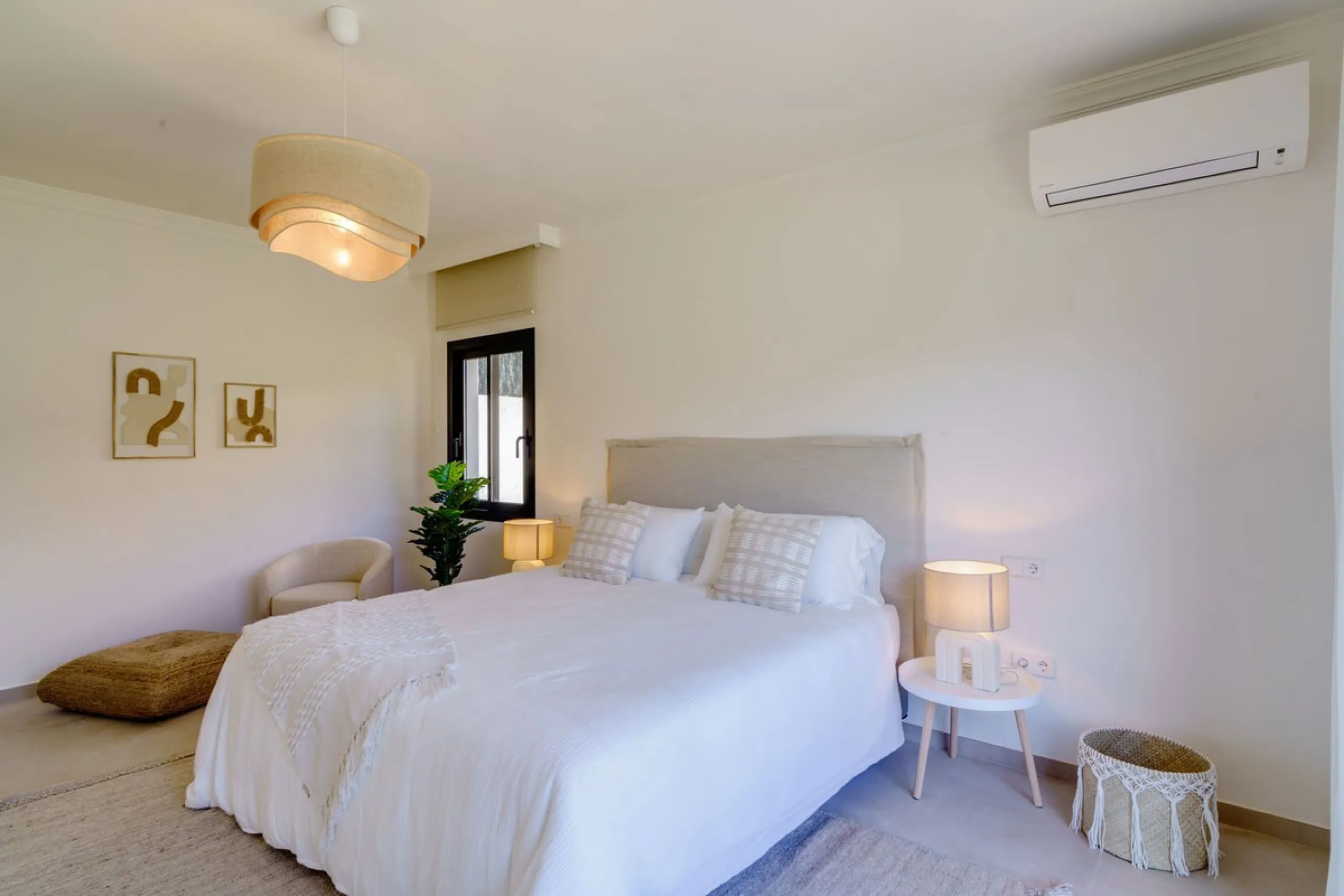 House - Detached Villa в продаже в Marbella, Málaga. В доме 6 спален и 5 ванных комнат. Площадь дома 510 м². Площадь участка 1436 м²