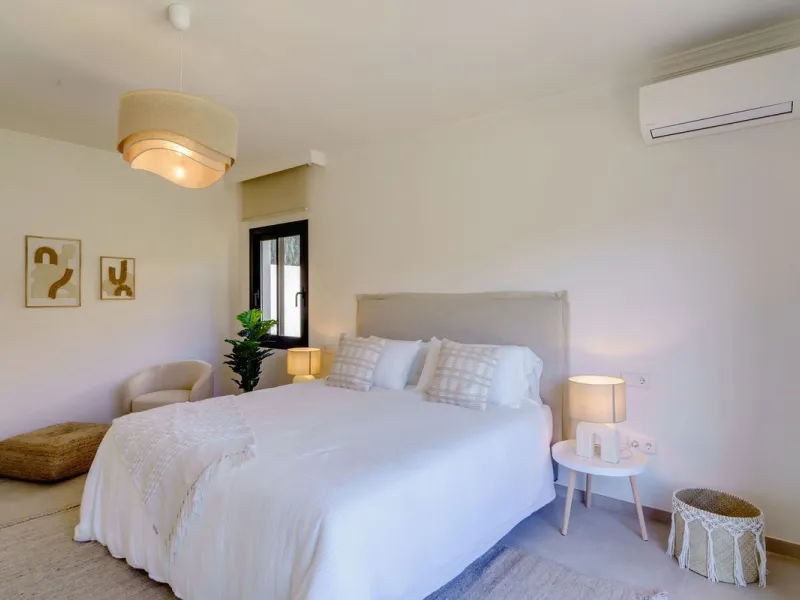 House - Detached Villa в продаже в Marbella, Málaga. В доме 6 спален и 5 ванных комнат. Площадь дома 510 м². Площадь участка 1436 м²