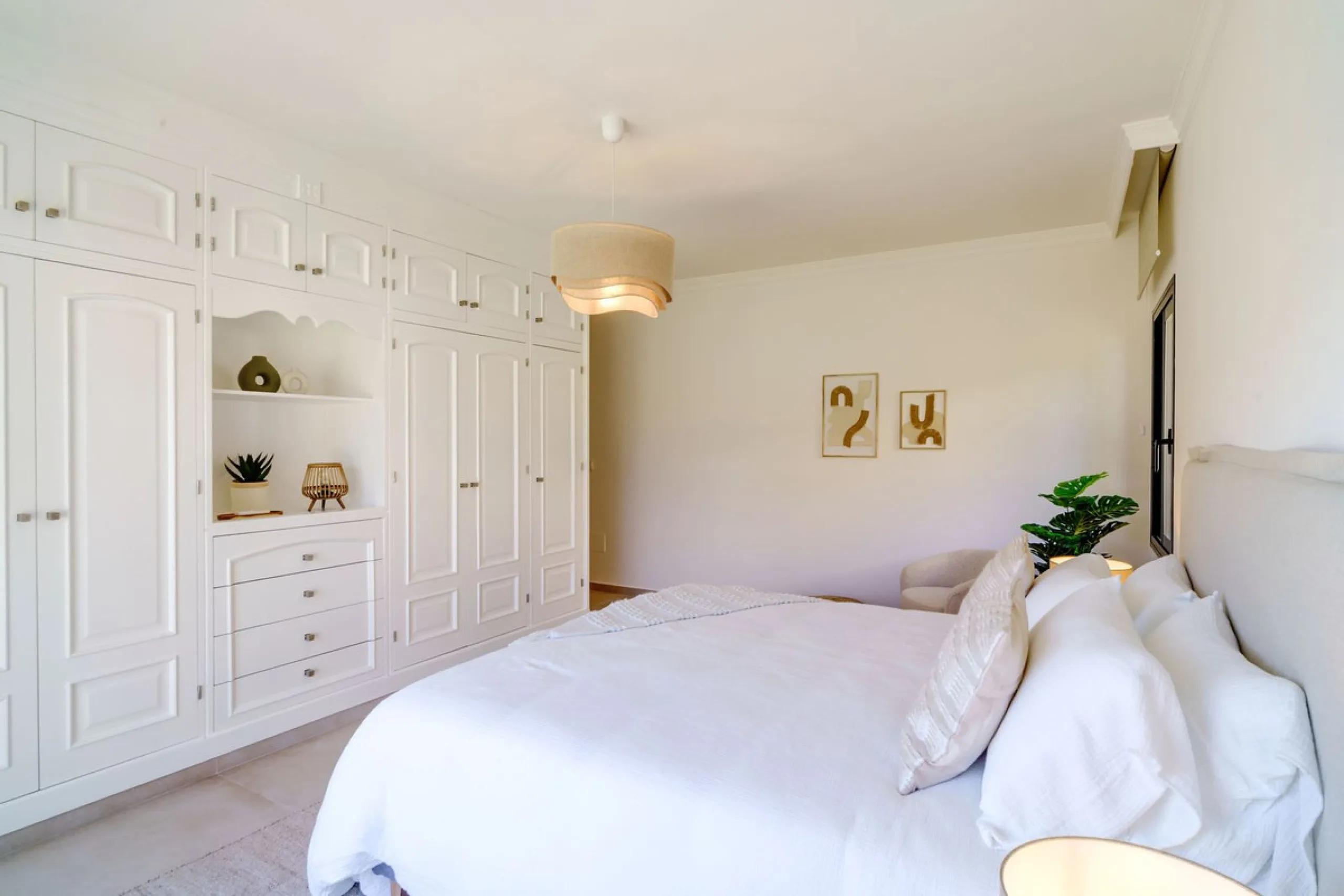 House - Detached Villa в продаже в Marbella, Málaga. В доме 6 спален и 5 ванных комнат. Площадь дома 510 м². Площадь участка 1436 м²