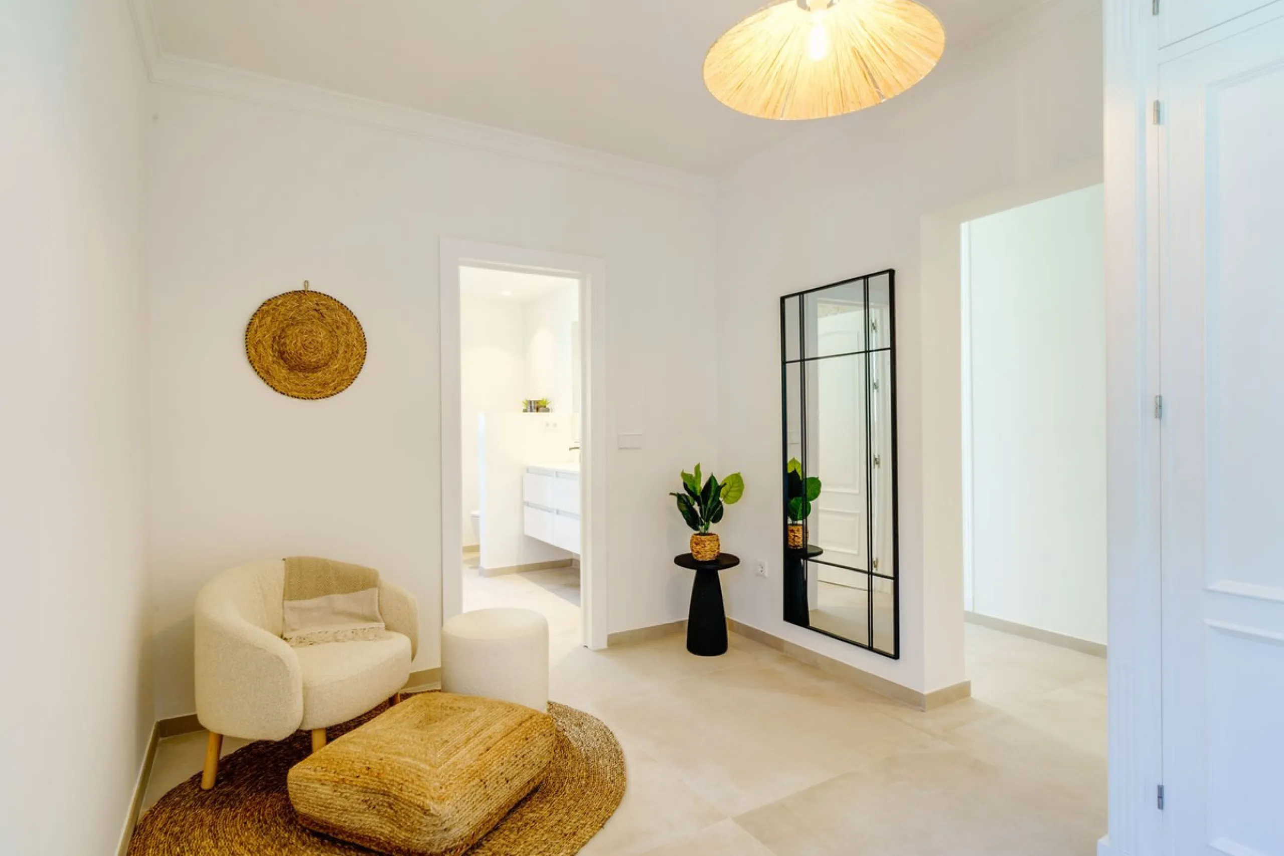 House - Detached Villa в продаже в Marbella, Málaga. В доме 6 спален и 5 ванных комнат. Площадь дома 510 м². Площадь участка 1436 м²