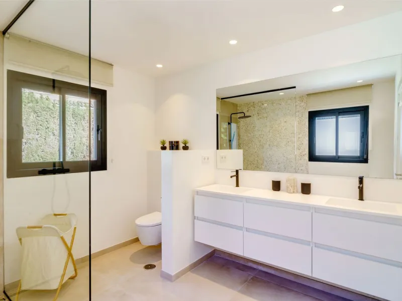 House - Detached Villa в продаже в Marbella, Málaga. В доме 6 спален и 5 ванных комнат. Площадь дома 510 м². Площадь участка 1436 м²