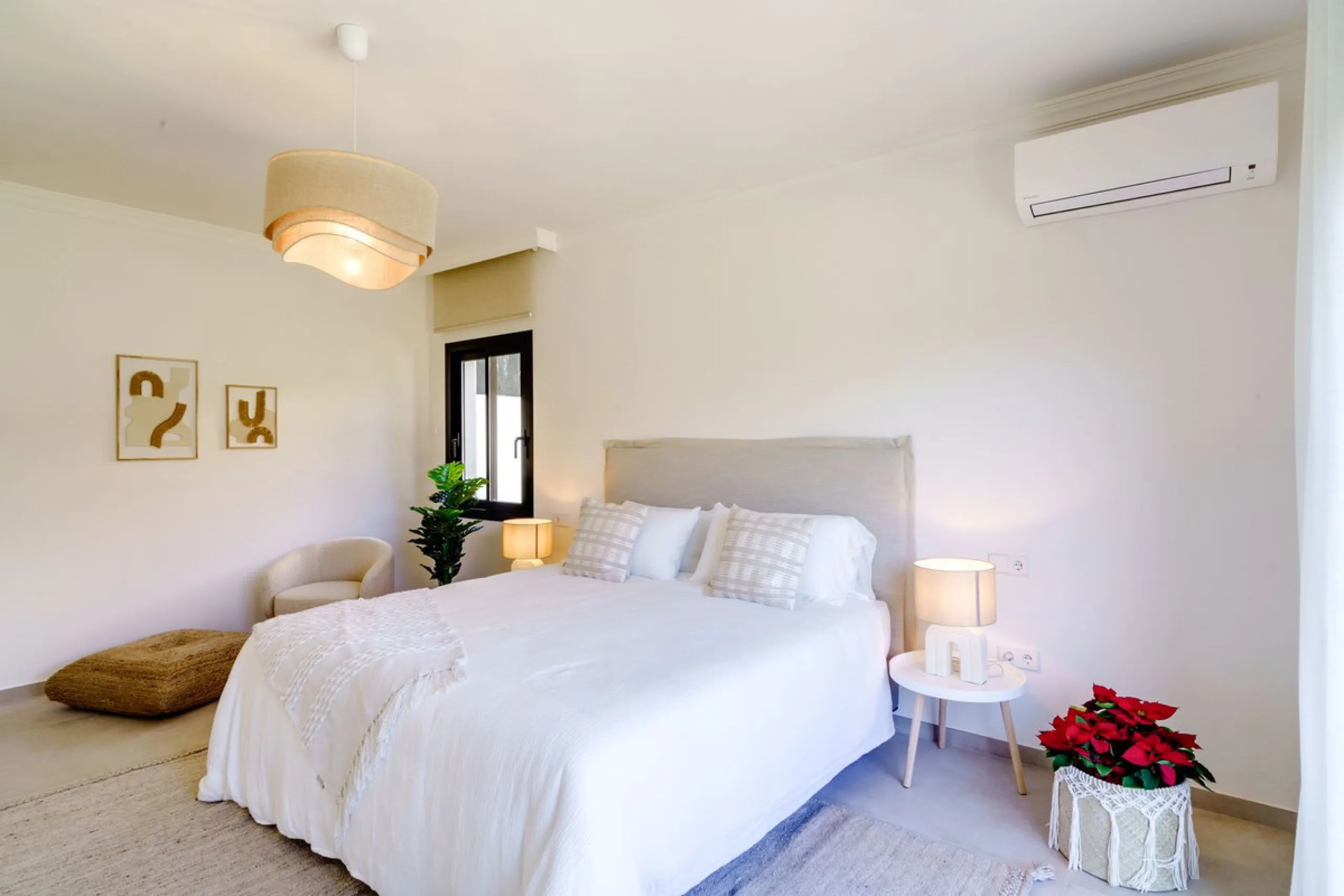 House - Detached Villa в продаже в Marbella, Málaga. В доме 6 спален и 5 ванных комнат. Площадь дома 510 м². Площадь участка 1436 м²