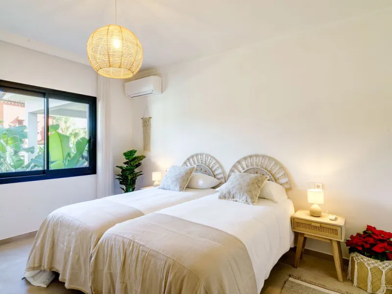 House - Detached Villa в продаже в Marbella, Málaga. В доме 6 спален и 5 ванных комнат. Площадь дома 510 м². Площадь участка 1436 м²