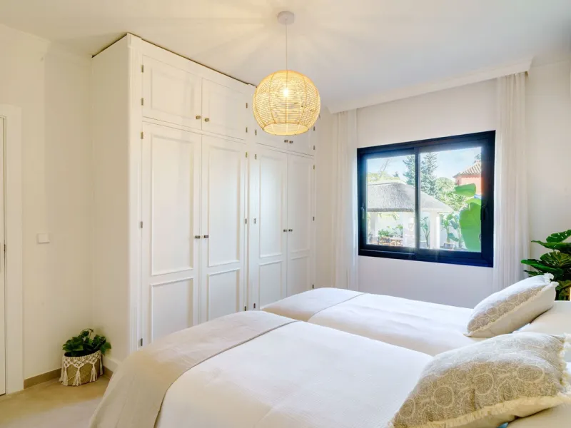 House - Detached Villa в продаже в Marbella, Málaga. В доме 6 спален и 5 ванных комнат. Площадь дома 510 м². Площадь участка 1436 м²