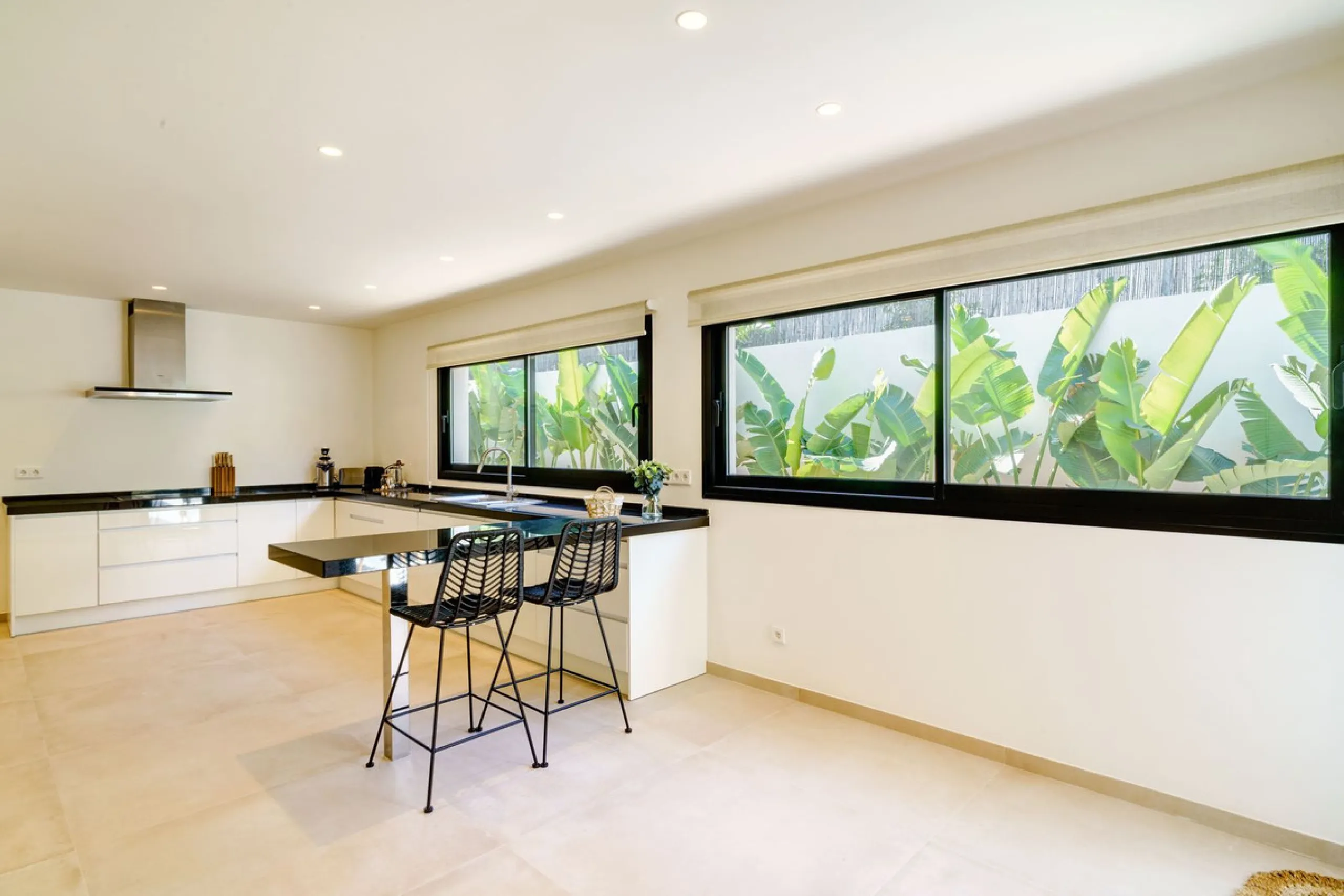 House - Detached Villa в продаже в Marbella, Málaga. В доме 6 спален и 5 ванных комнат. Площадь дома 510 м². Площадь участка 1436 м²