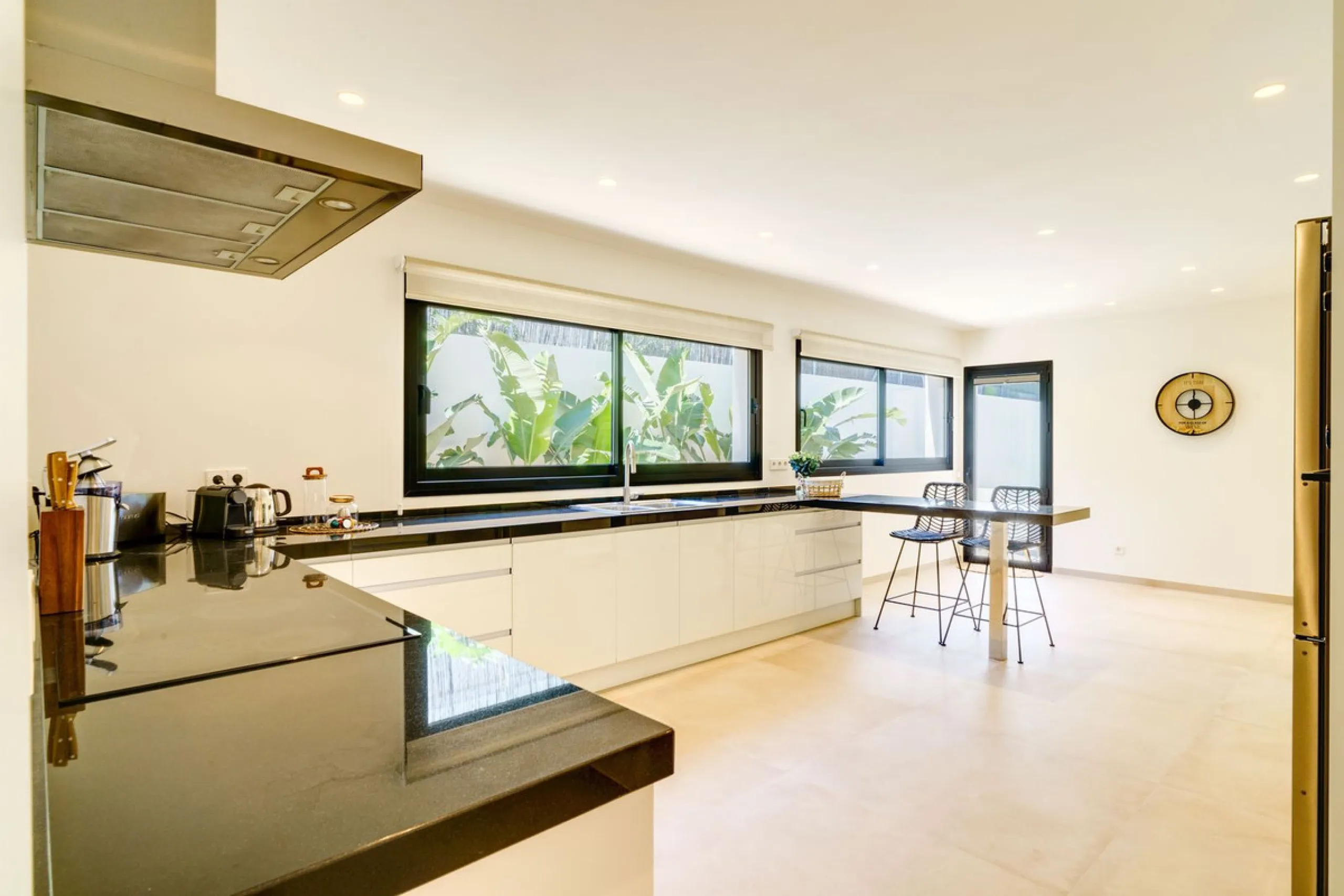 House - Detached Villa в продаже в Marbella, Málaga. В доме 6 спален и 5 ванных комнат. Площадь дома 510 м². Площадь участка 1436 м²