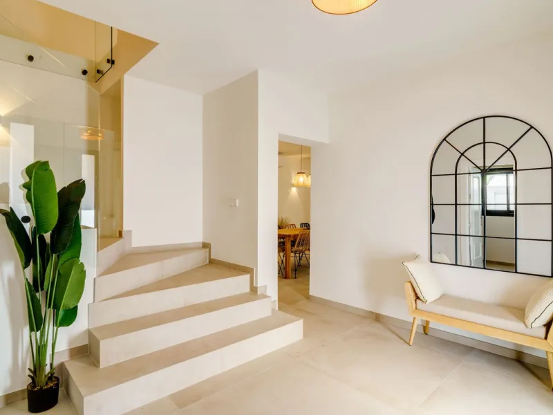 House - Detached Villa в продаже в Marbella, Málaga. В доме 6 спален и 5 ванных комнат. Площадь дома 510 м². Площадь участка 1436 м²